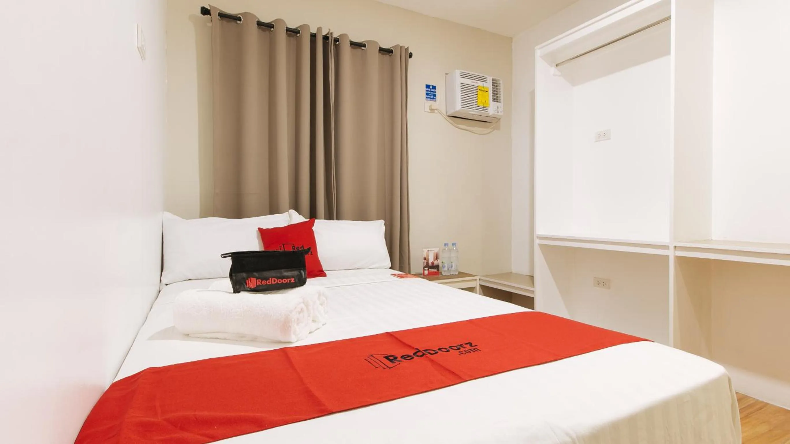 Bed in RedDoorz @ Golite Old Albay