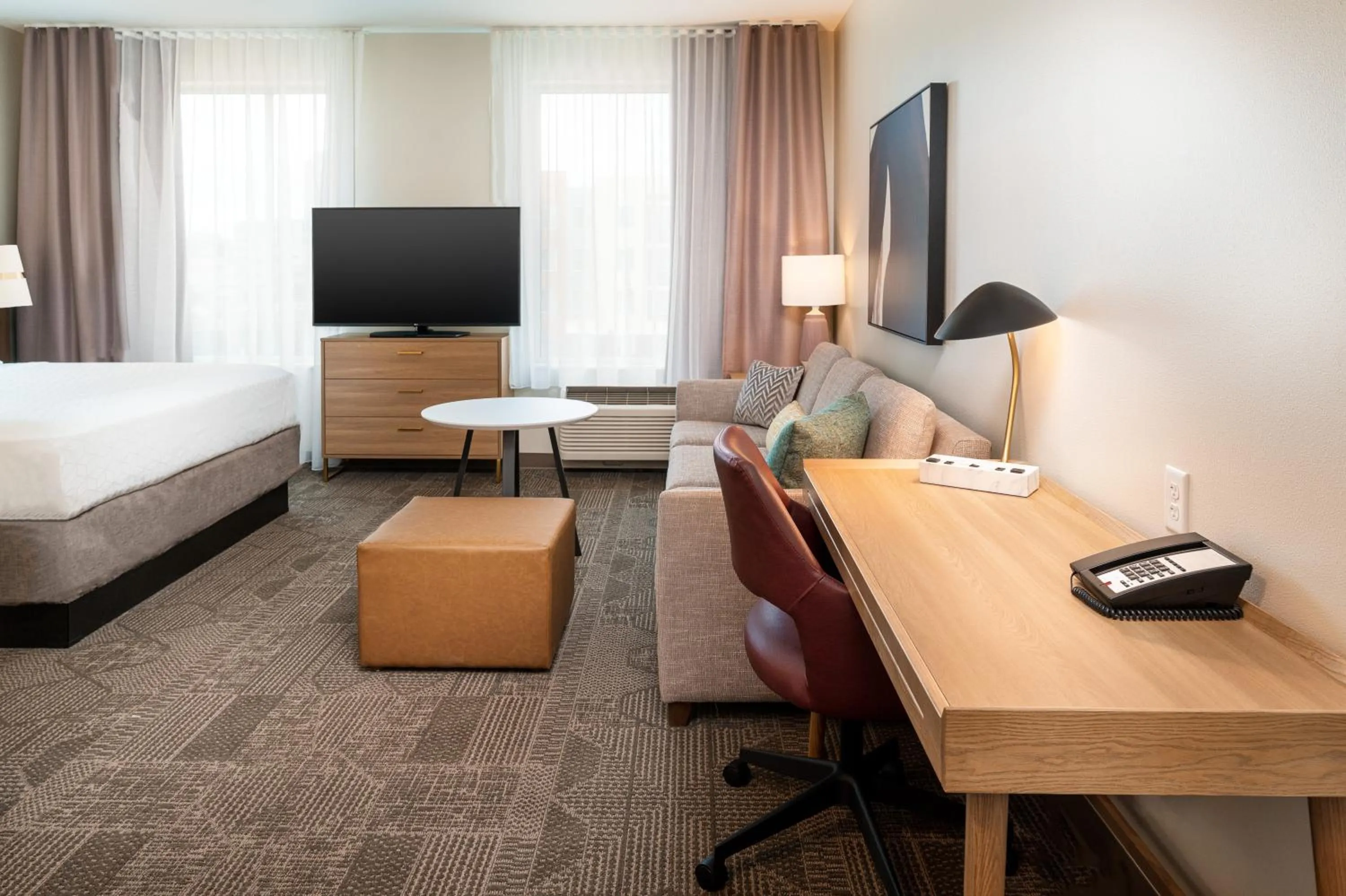 Photo of the whole room, Bed in Staybridge Suites - Nashville - Vanderbilt by IHG