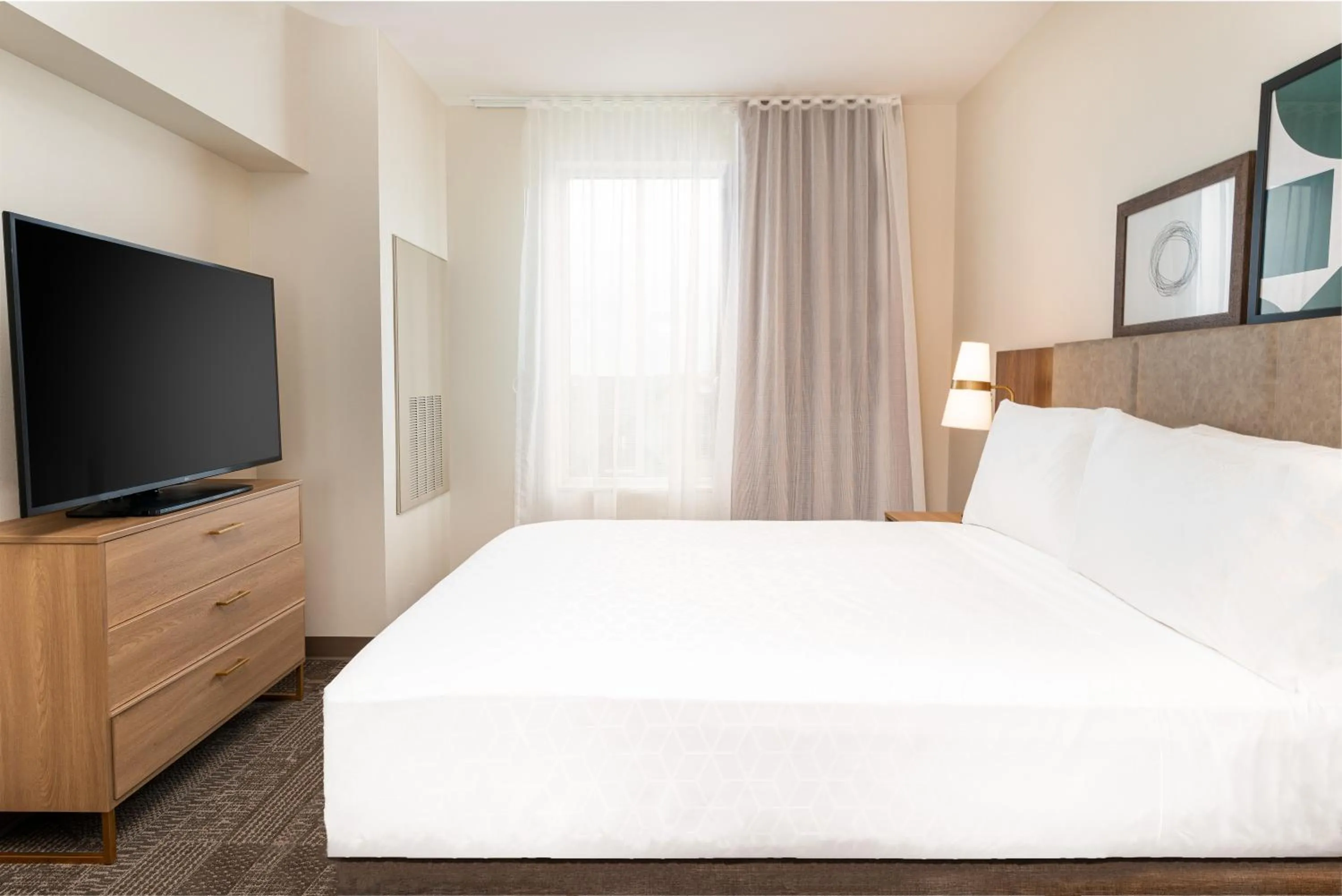 Bed in Staybridge Suites - Nashville - Vanderbilt by IHG