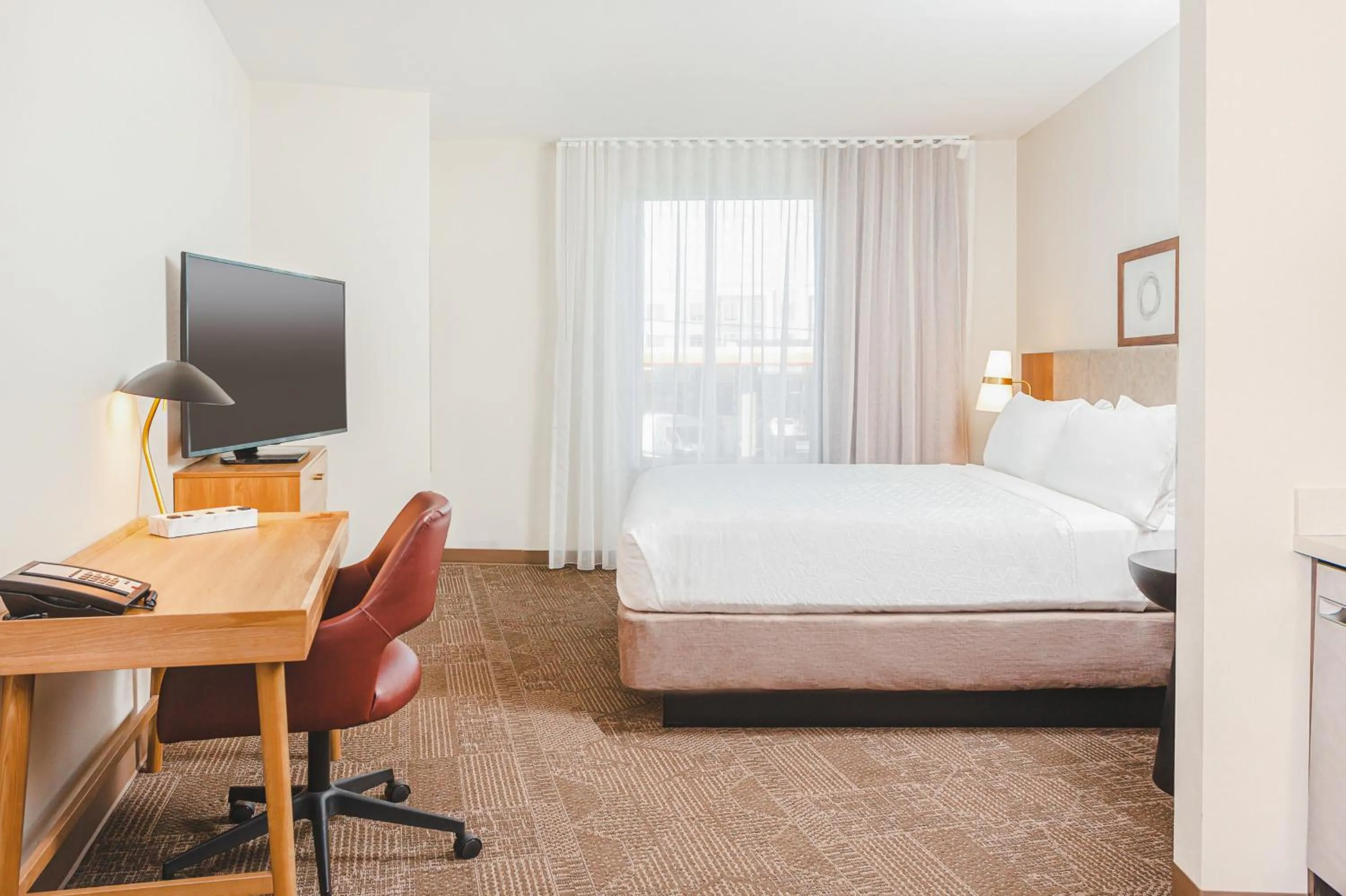 Photo of the whole room, Bed in Staybridge Suites - Nashville - Vanderbilt by IHG