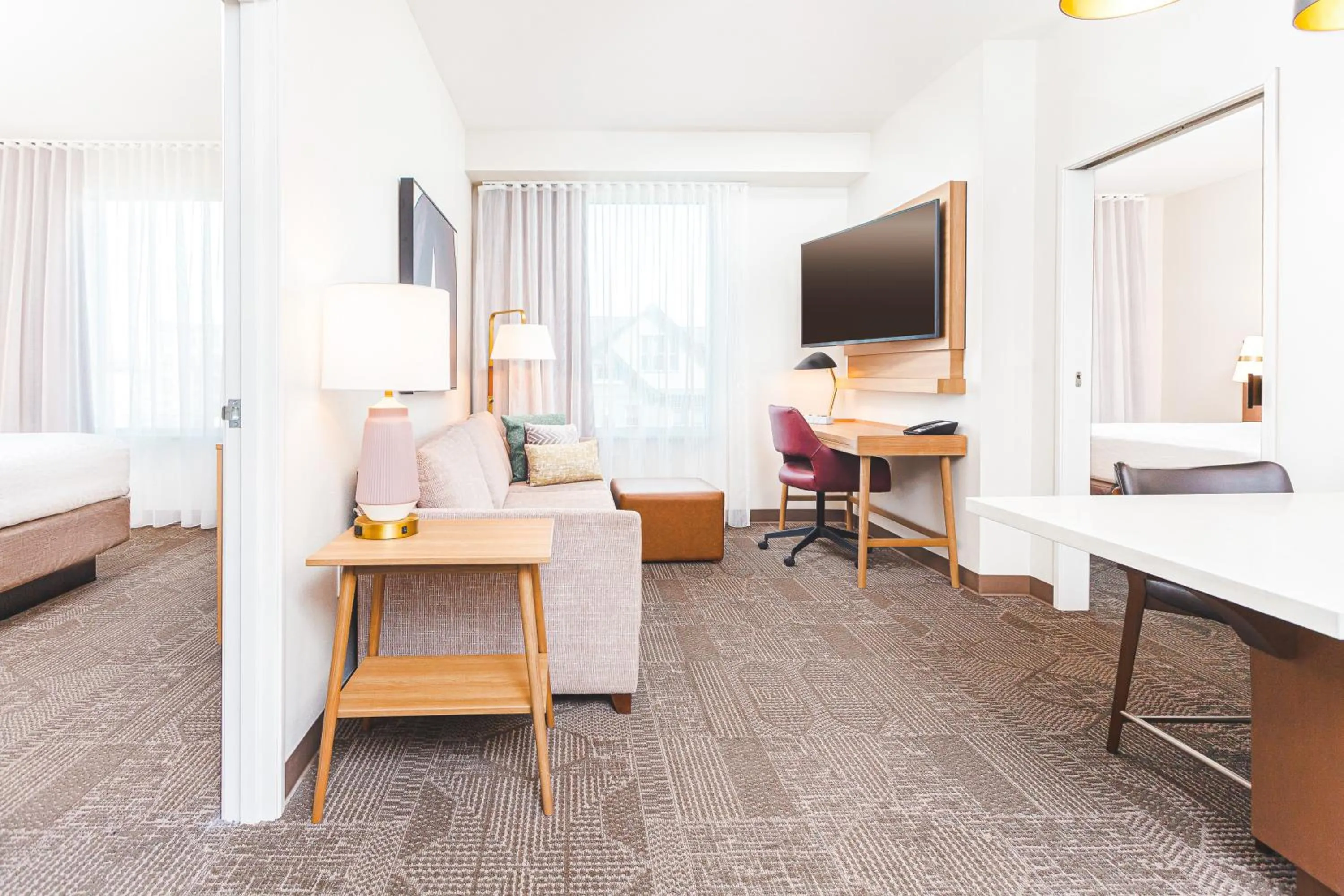 Living room, Bed in Staybridge Suites - Nashville - Vanderbilt by IHG