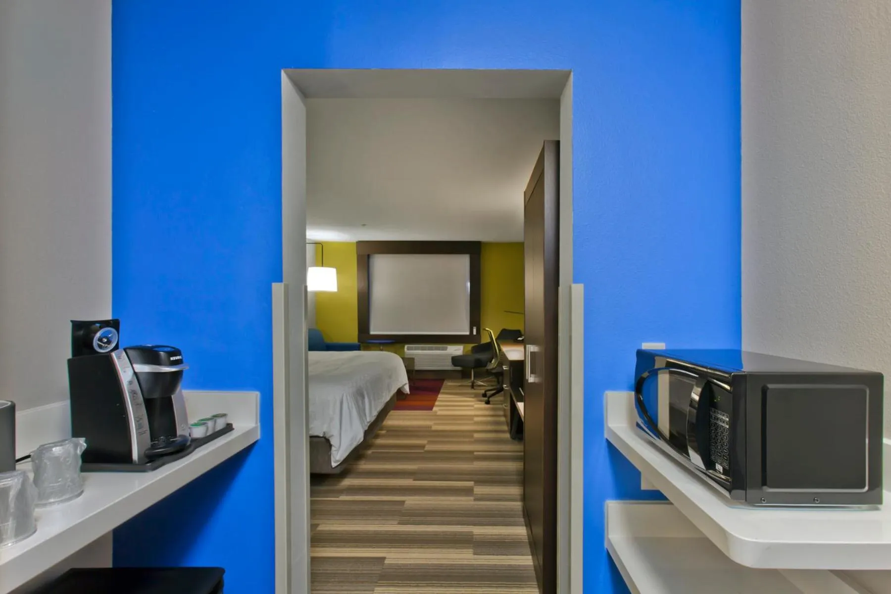 Kitchen/Kitchenette in Holiday Inn Express and Suites Green River