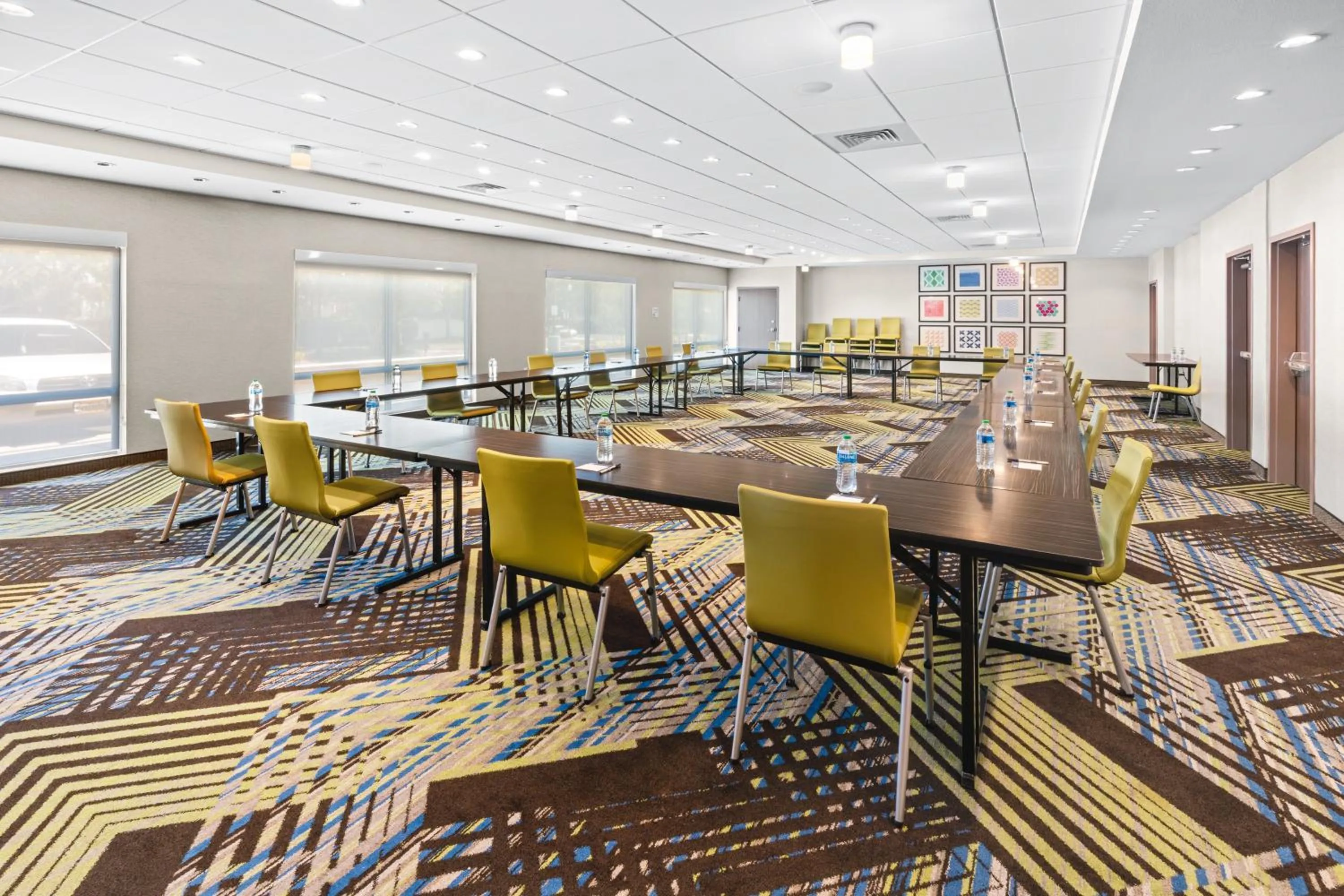 Meeting/conference room in Holiday Inn Express & Suites - Suisun City by IHG