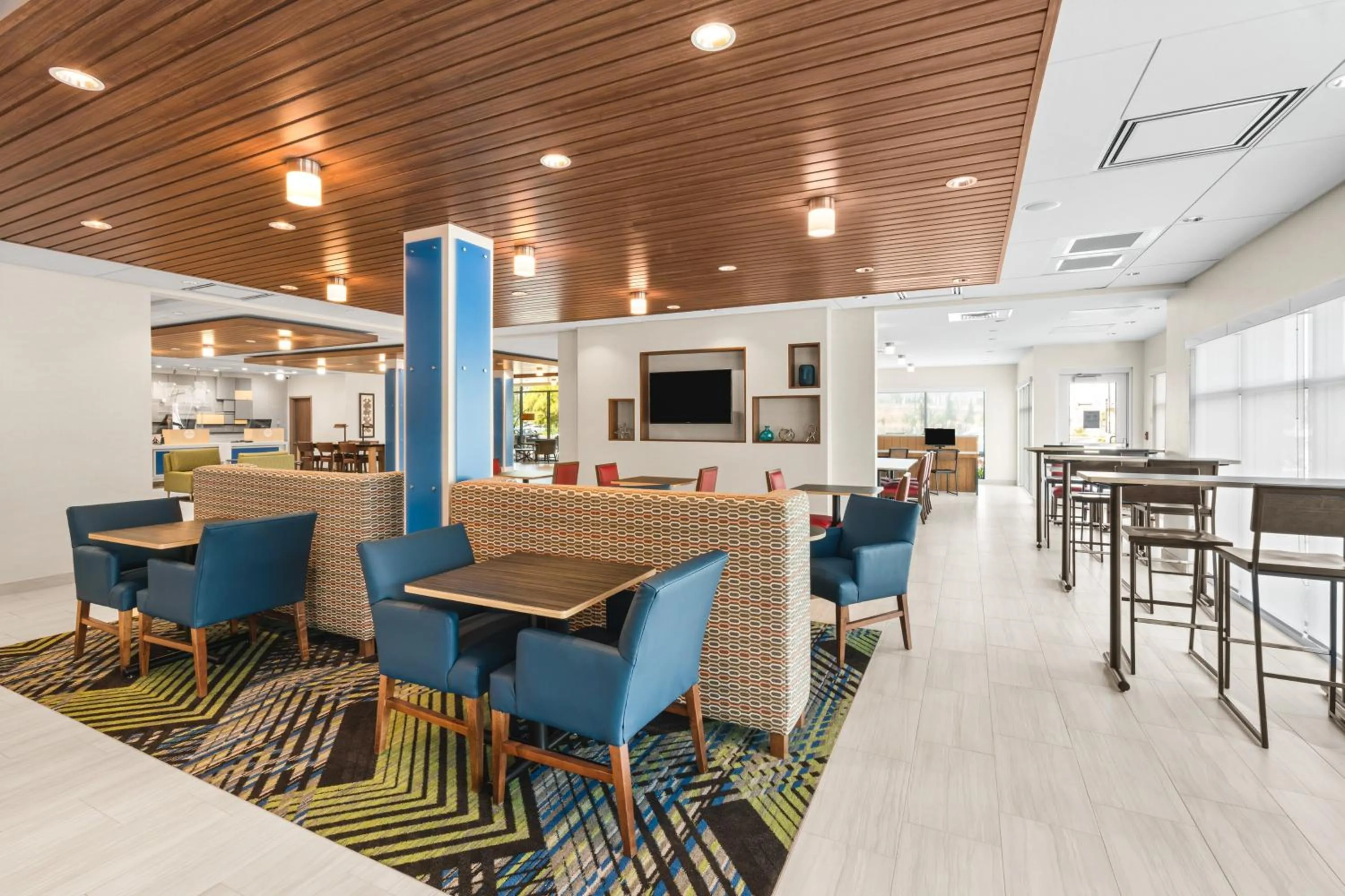 Restaurant/places to eat in Holiday Inn Express & Suites - Suisun City by IHG
