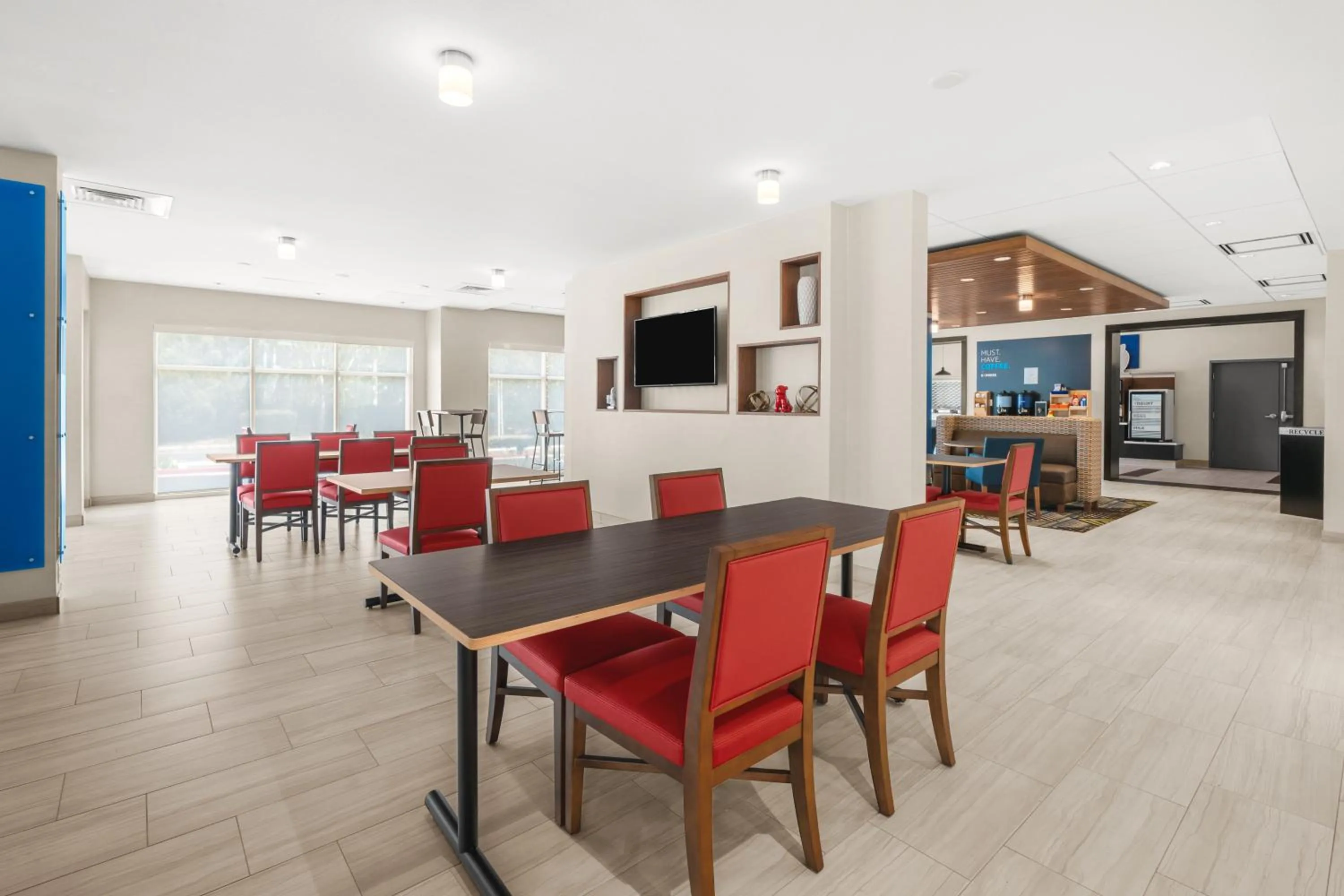 Breakfast in Holiday Inn Express & Suites - Suisun City by IHG