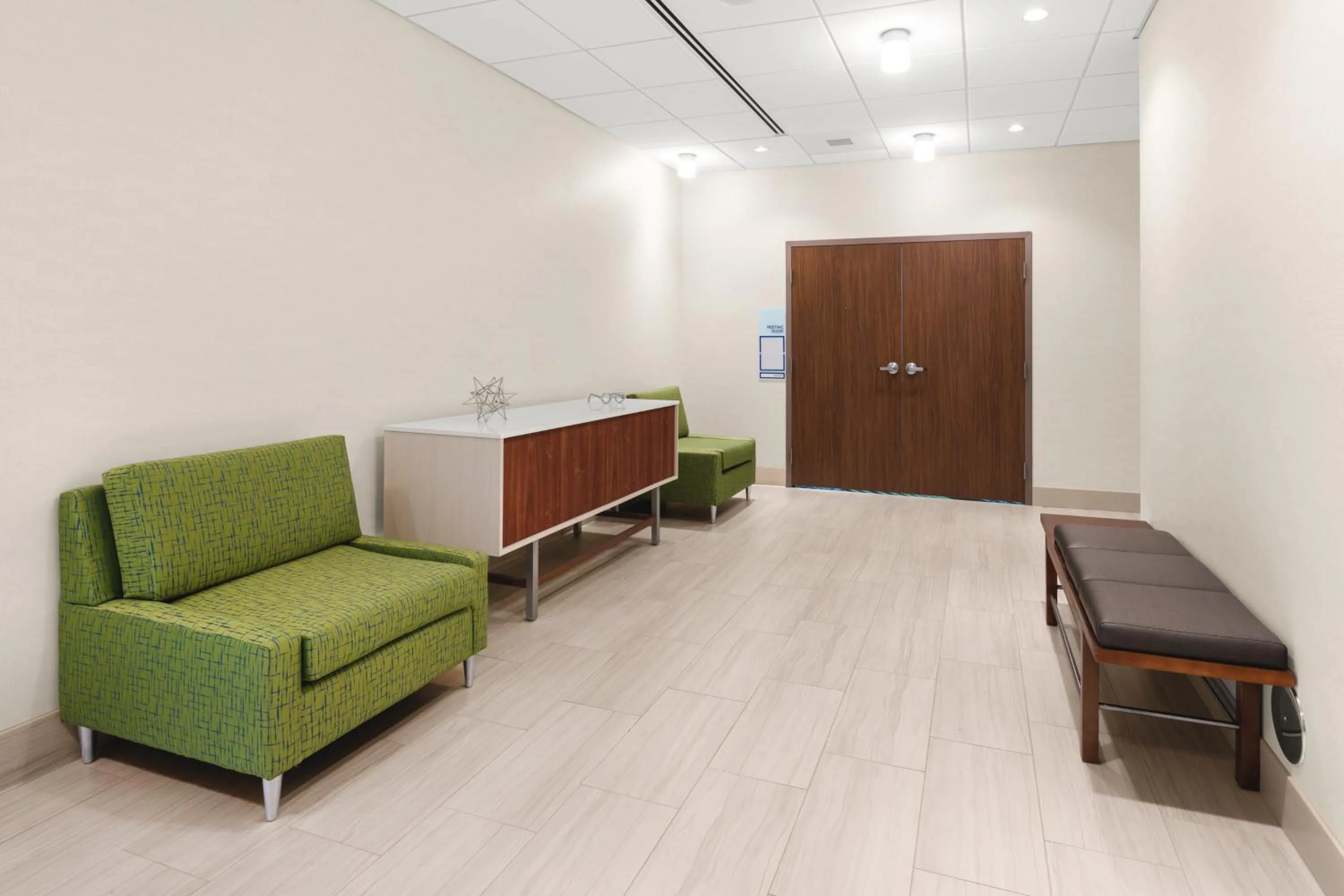 Meeting/conference room in Holiday Inn Express & Suites - Suisun City by IHG