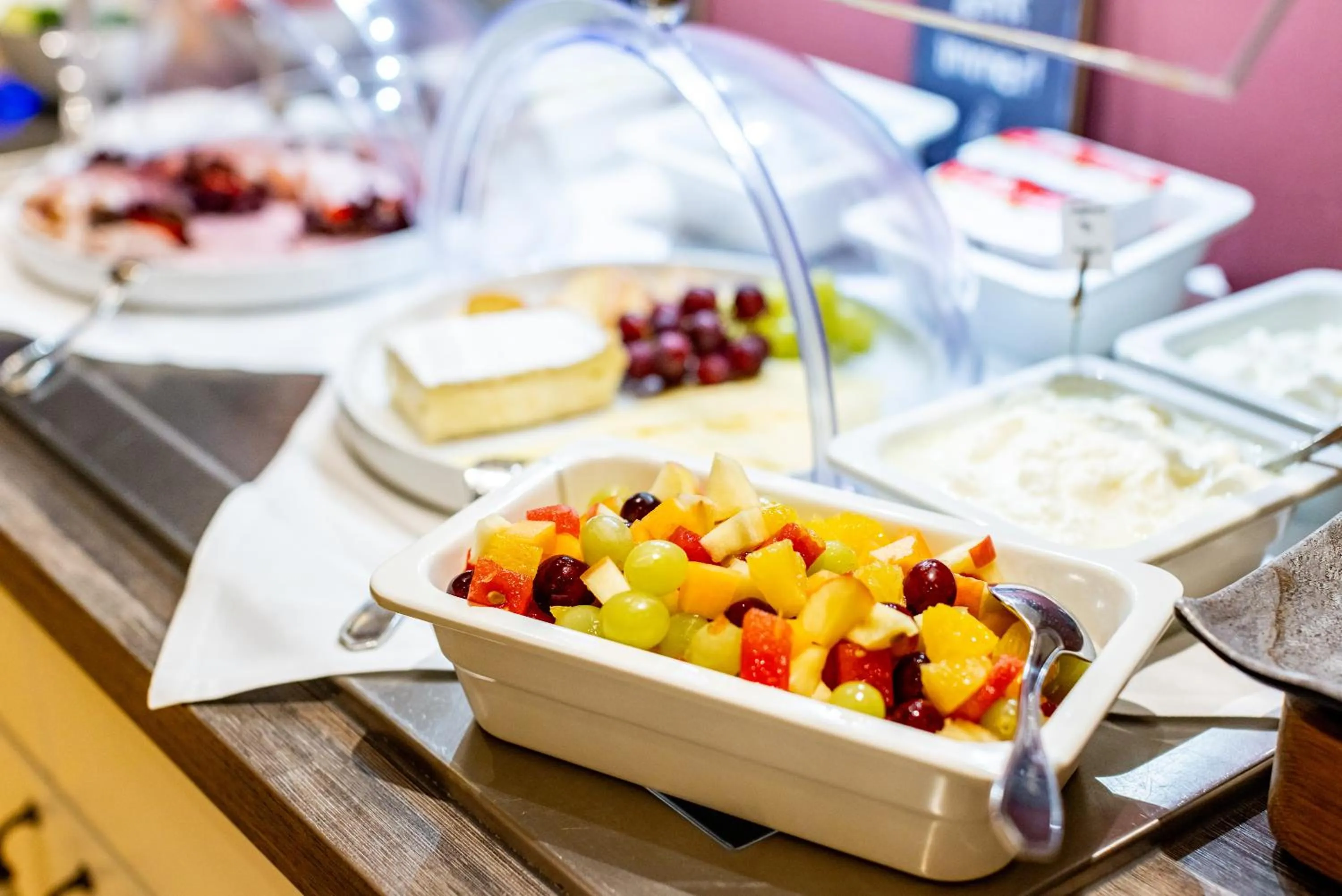 Buffet breakfast in Maingau Hotel