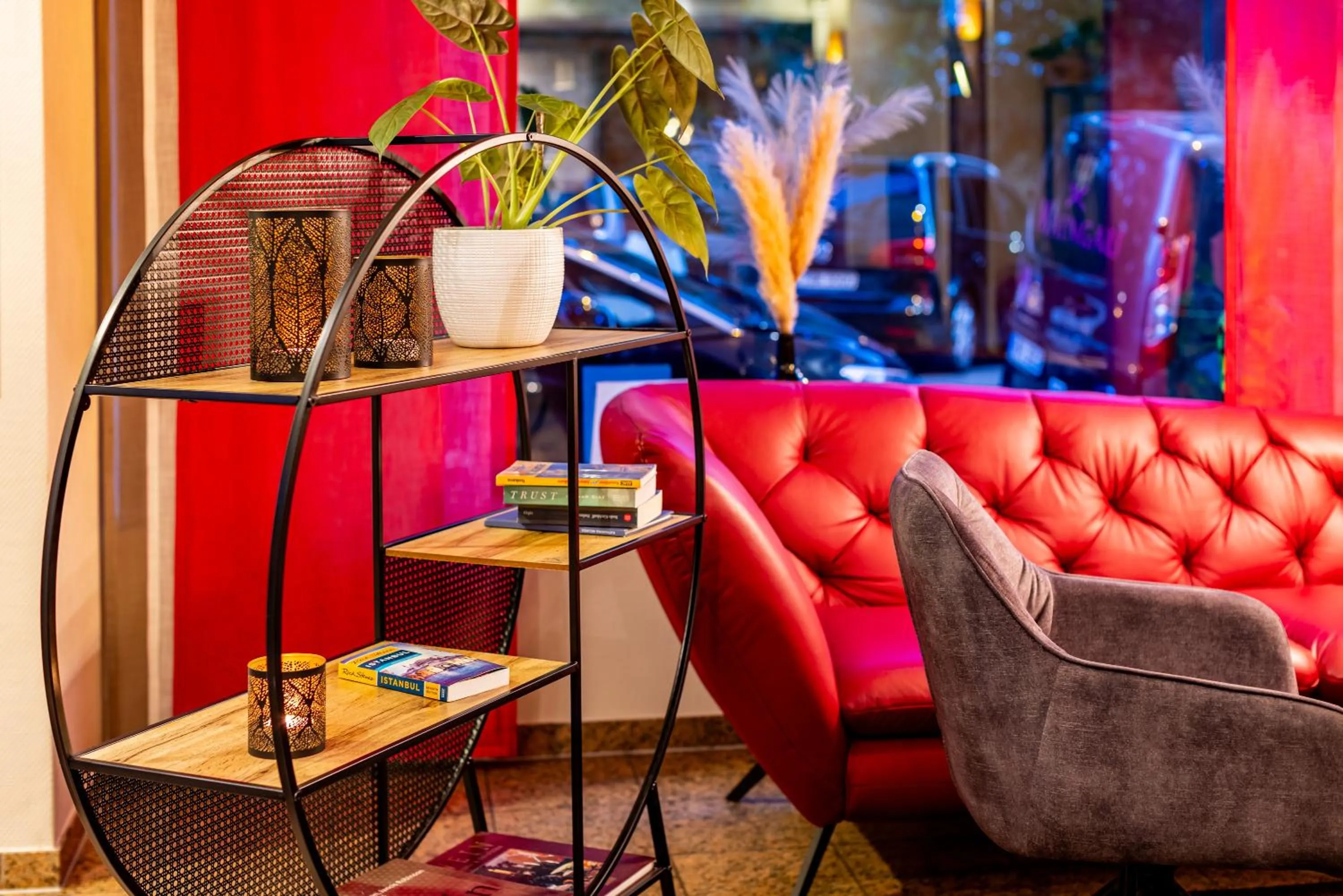 Lobby or reception in Maingau Hotel