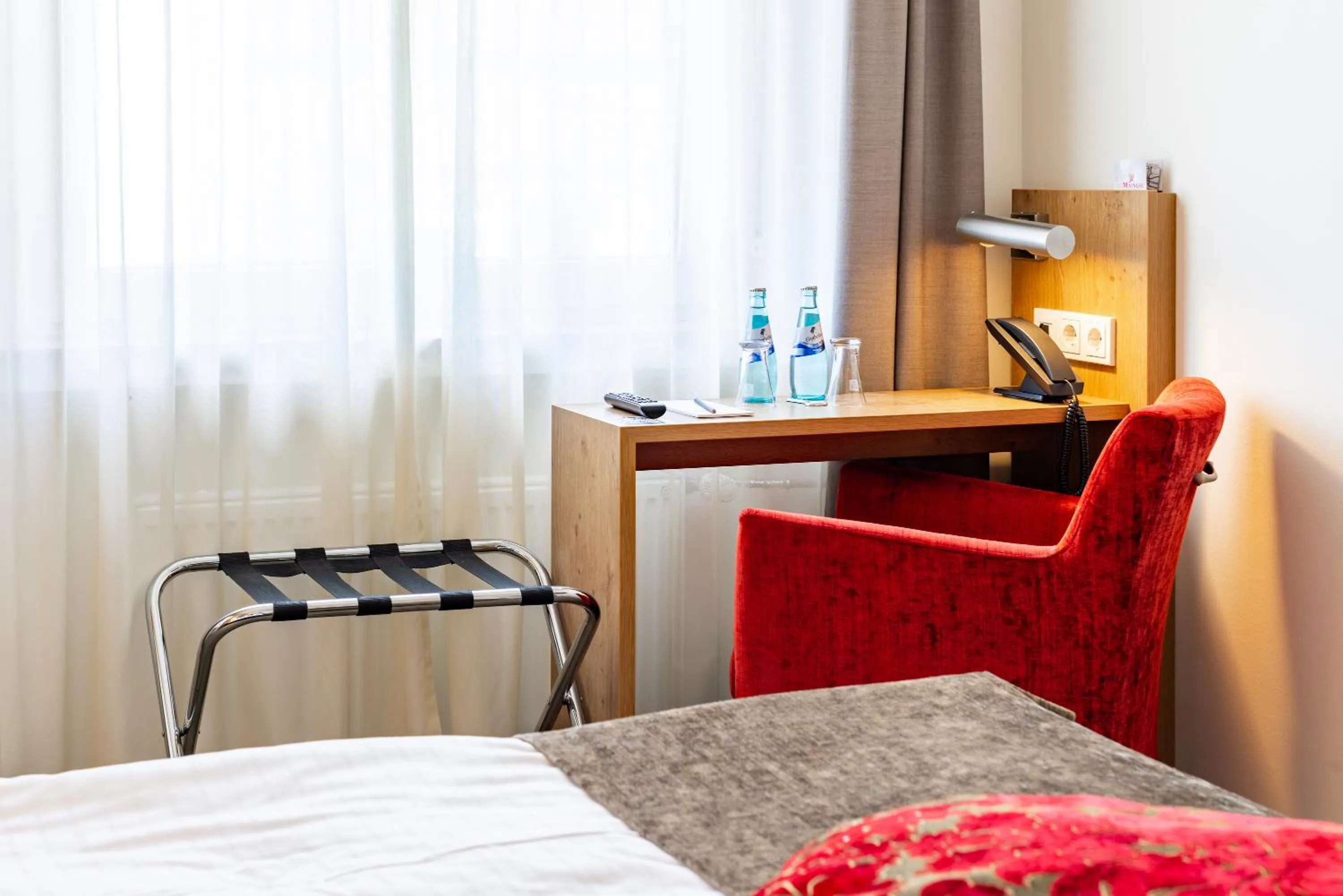 Seating area, Bed in Maingau Hotel