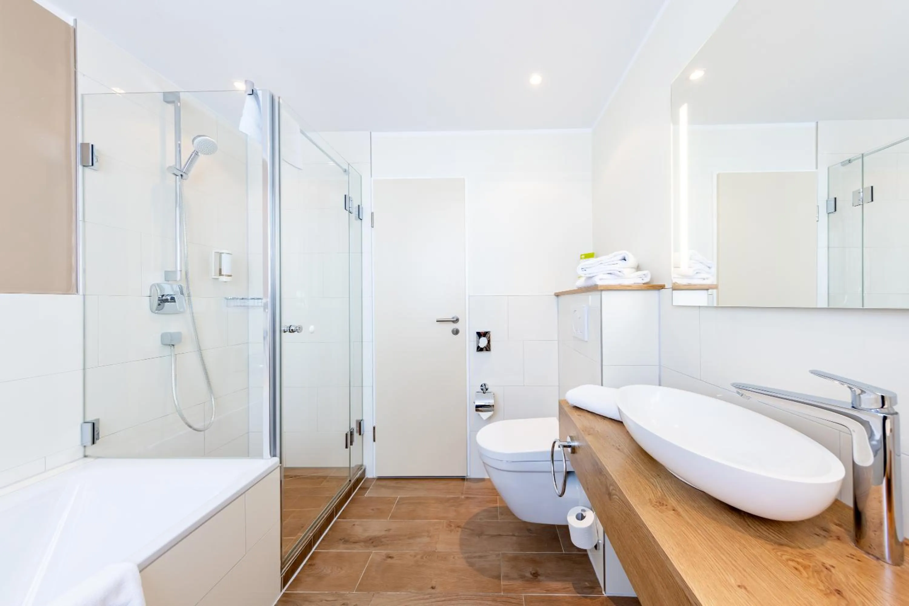 Shower in Maingau Hotel