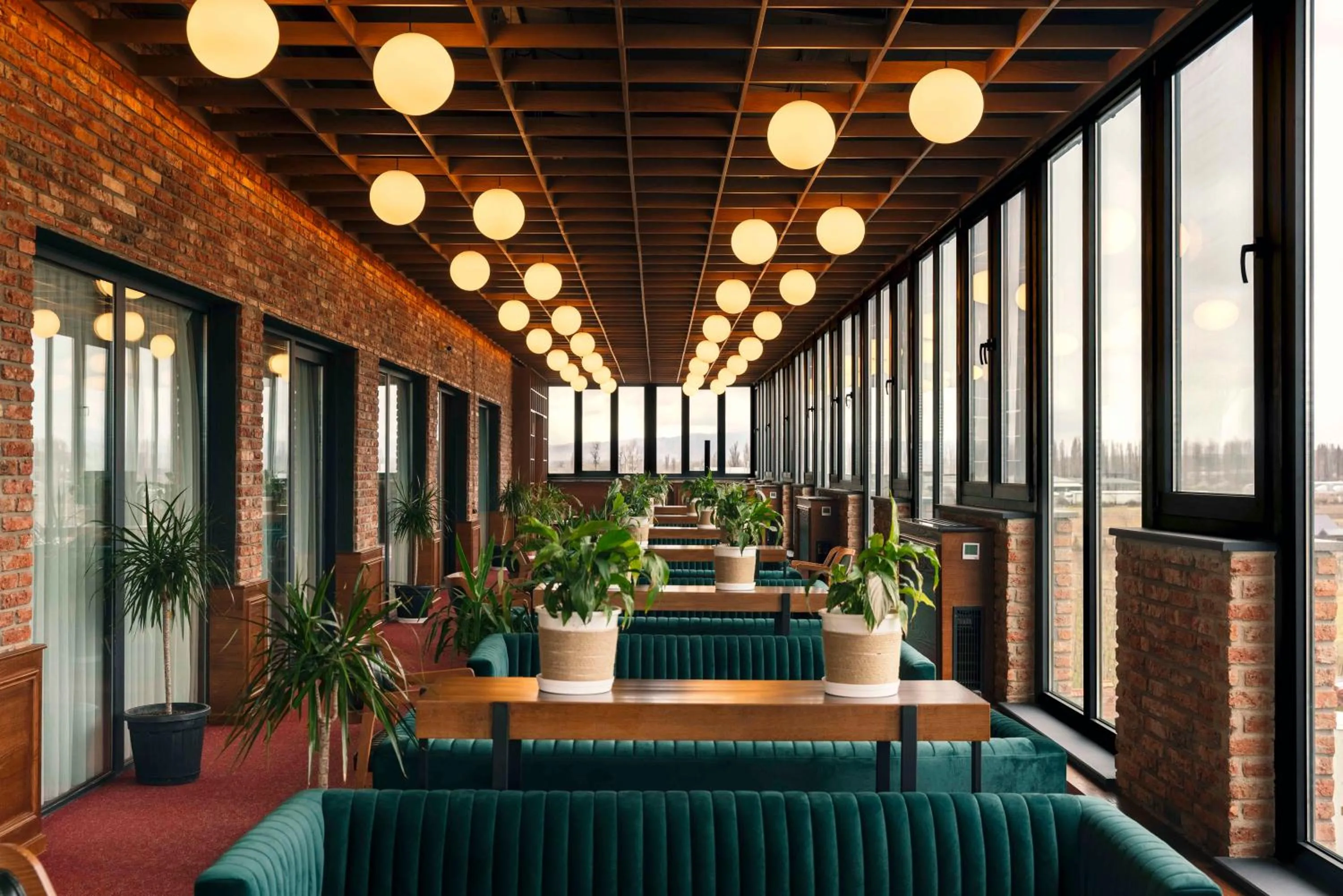 Restaurant/places to eat in Villa Mosavali