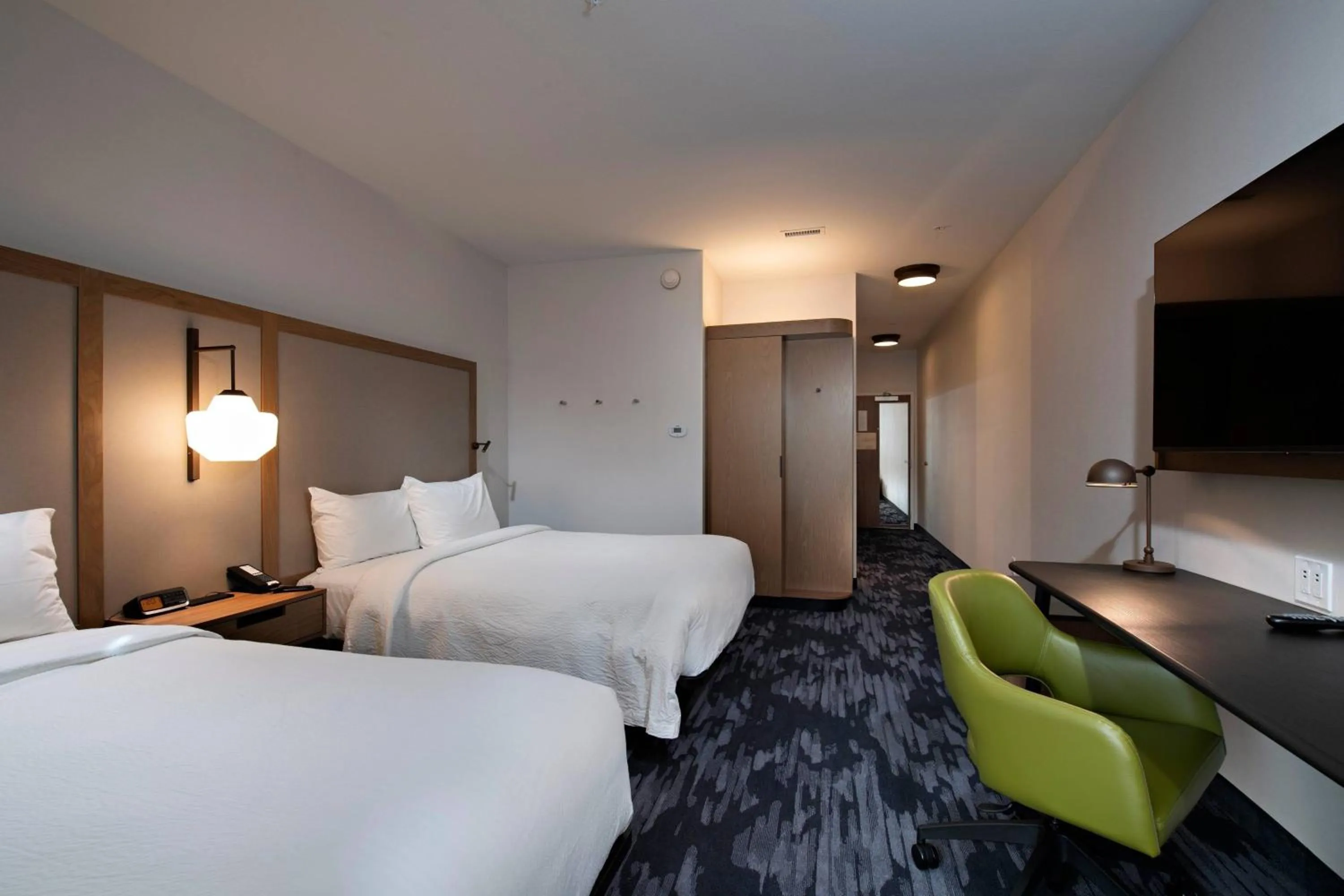 Photo of the whole room, Bed in Fairfield Inn & Suites by Marriott Dayton North