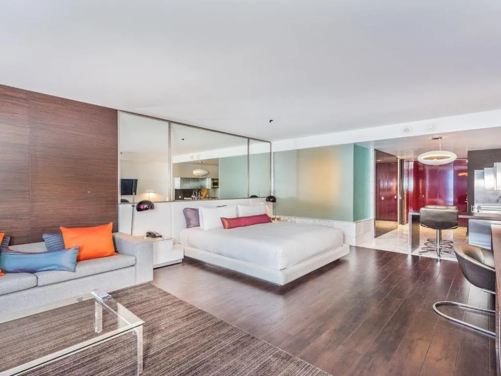 Bed in Beautiful High Rise Condo-307