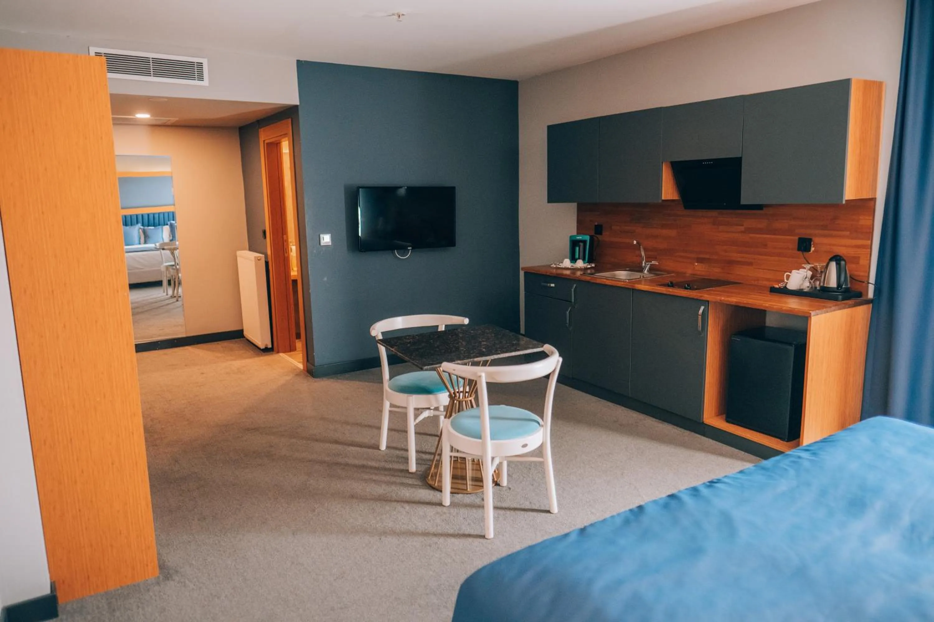 kitchen, Bed in Roof 264 Hotel & Suites