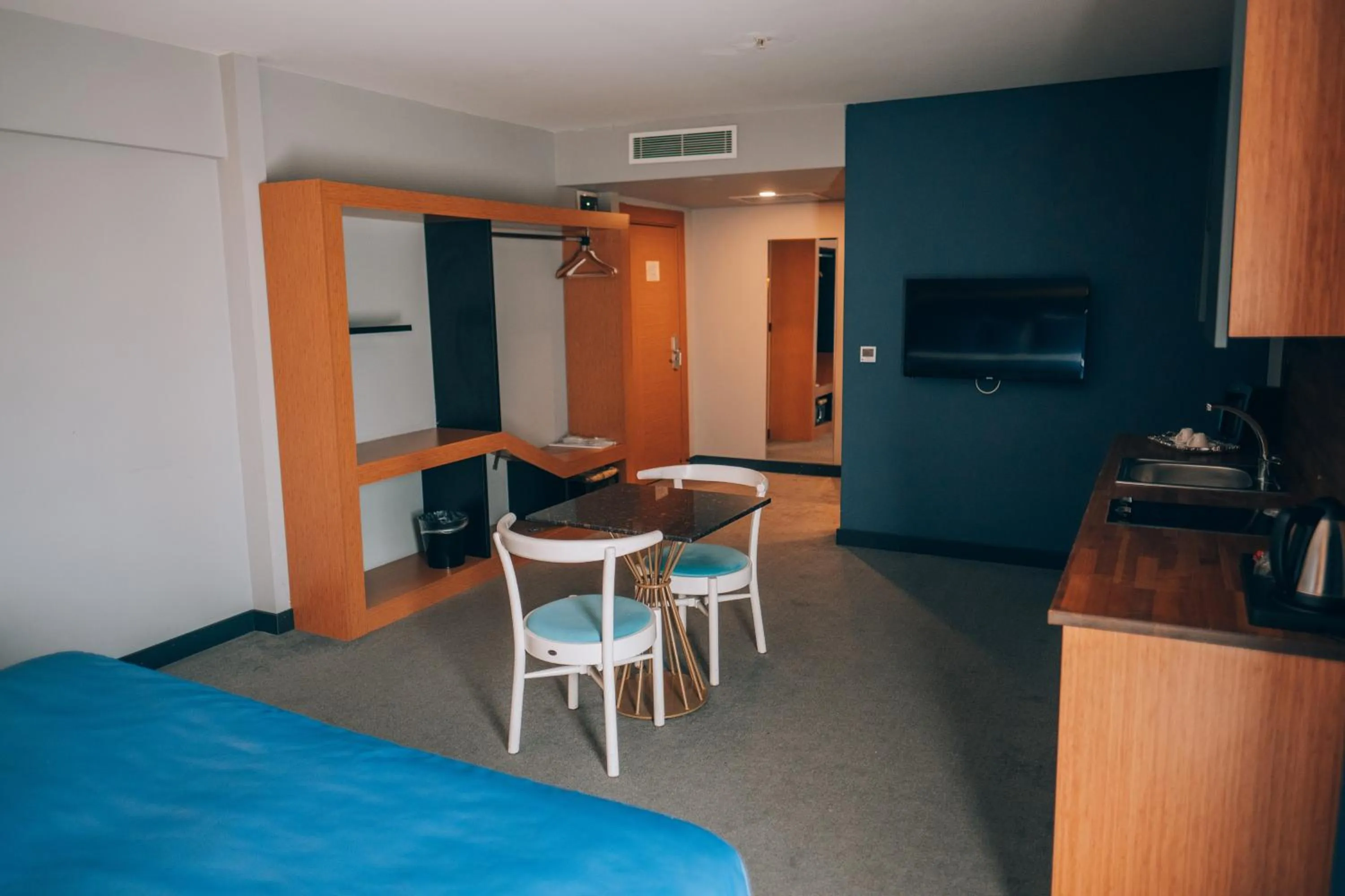 Kitchen or kitchenette in Roof 264 Hotel & Suites