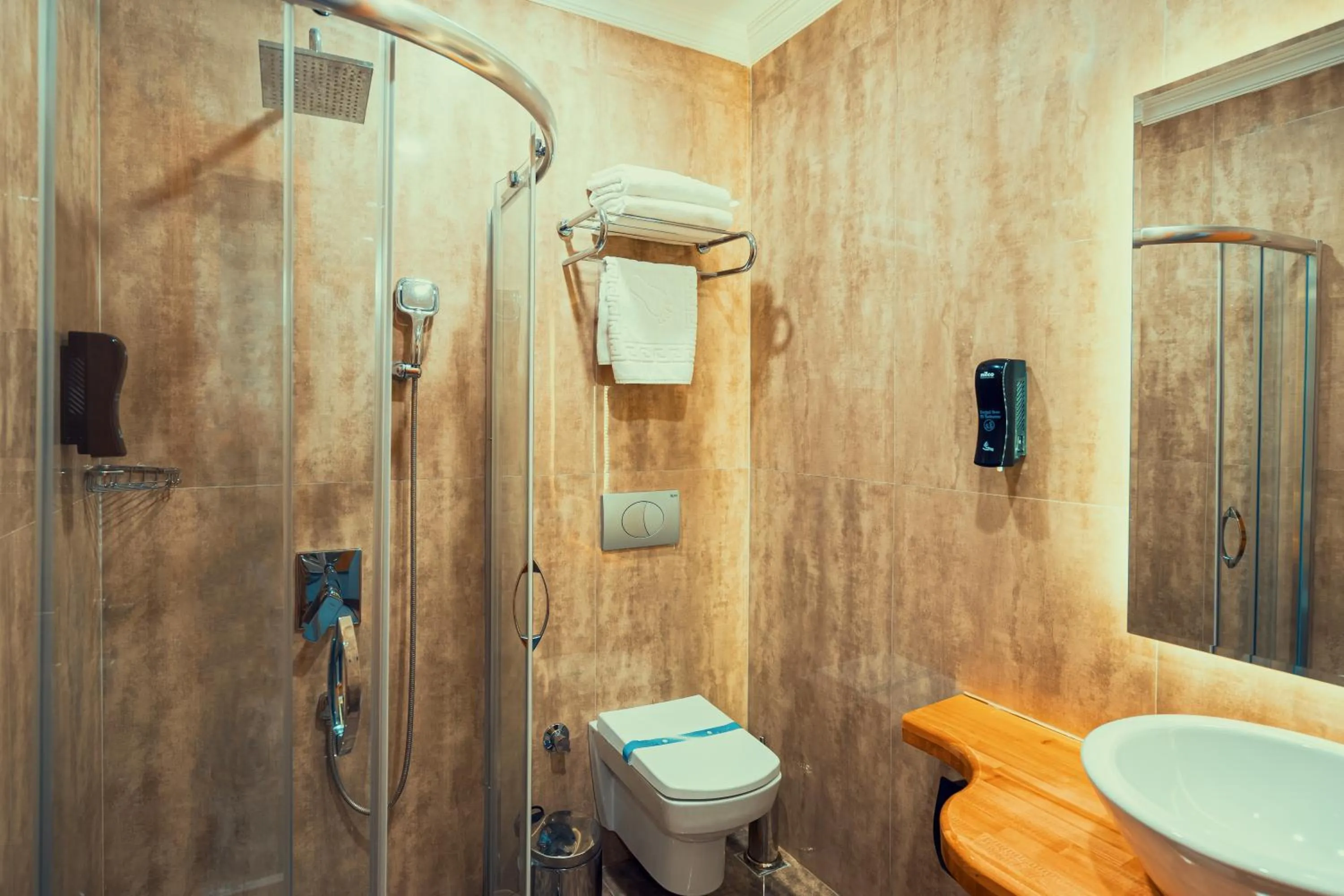 Bathroom in Roof 264 Hotel & Suites