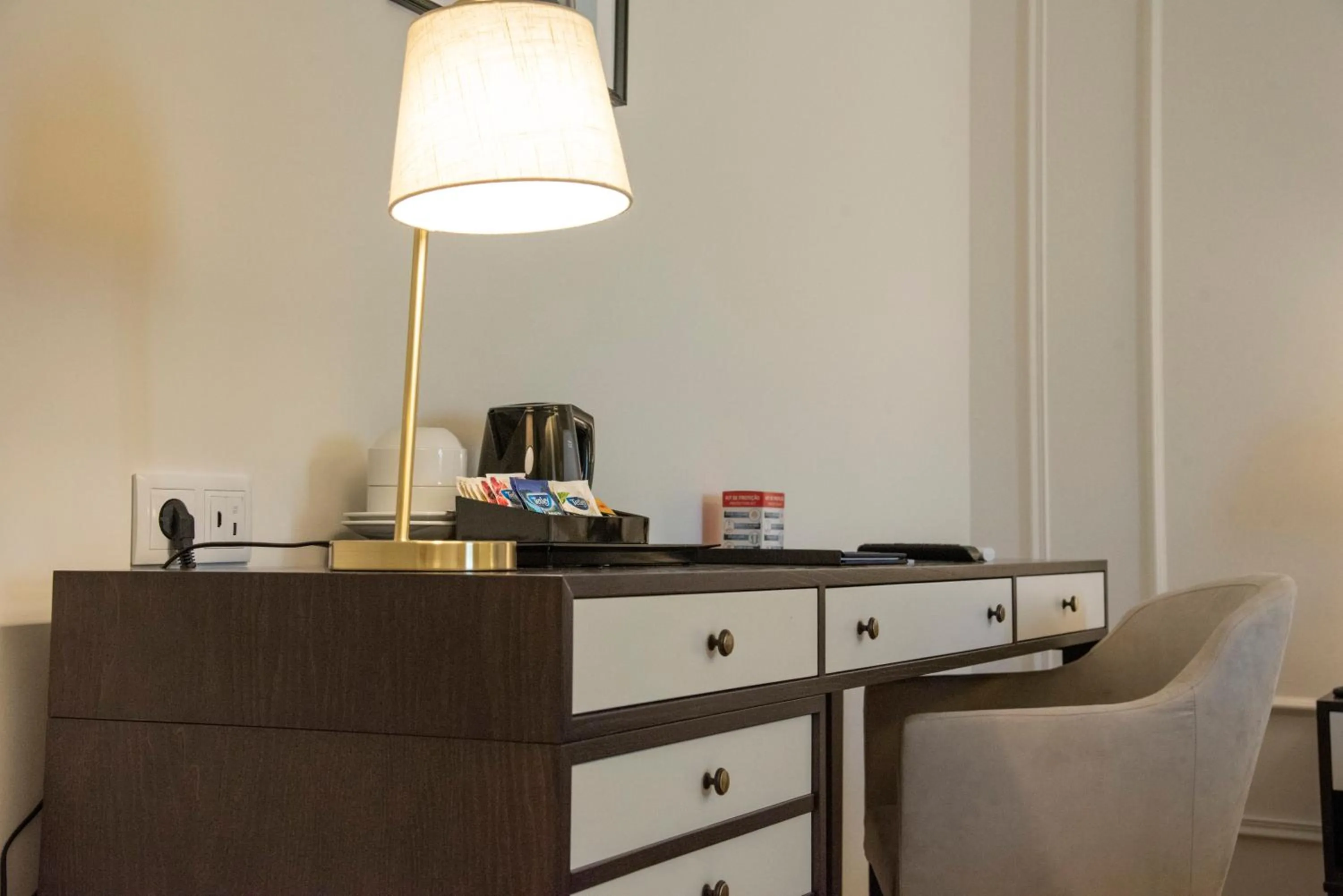 Coffee/tea facilities in Luna Hotel de Tábua