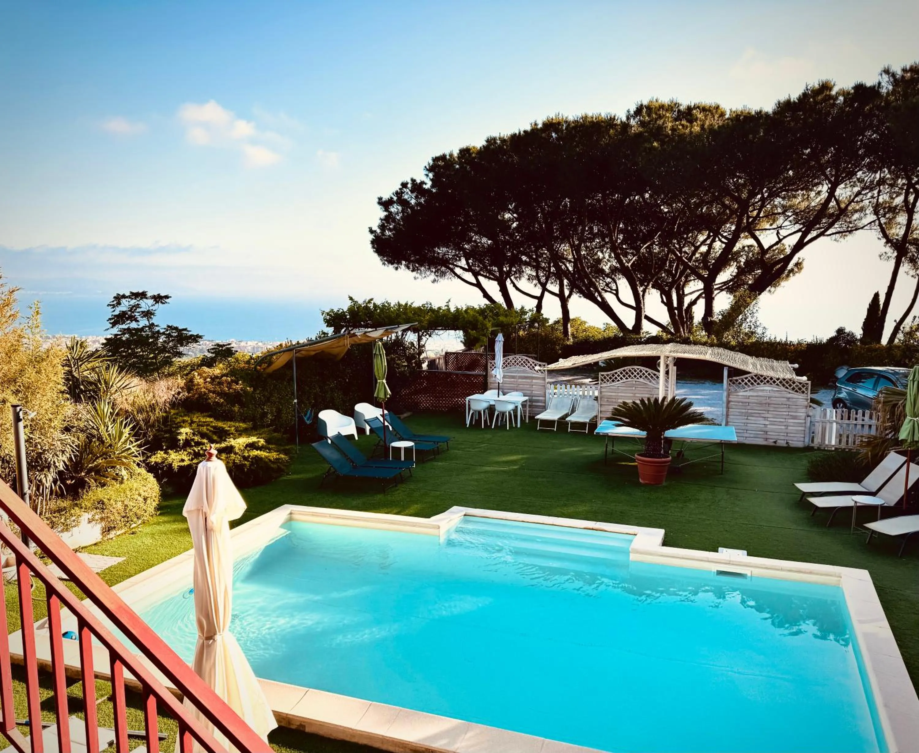 Swimming pool in B&B Iolì Vesuvio