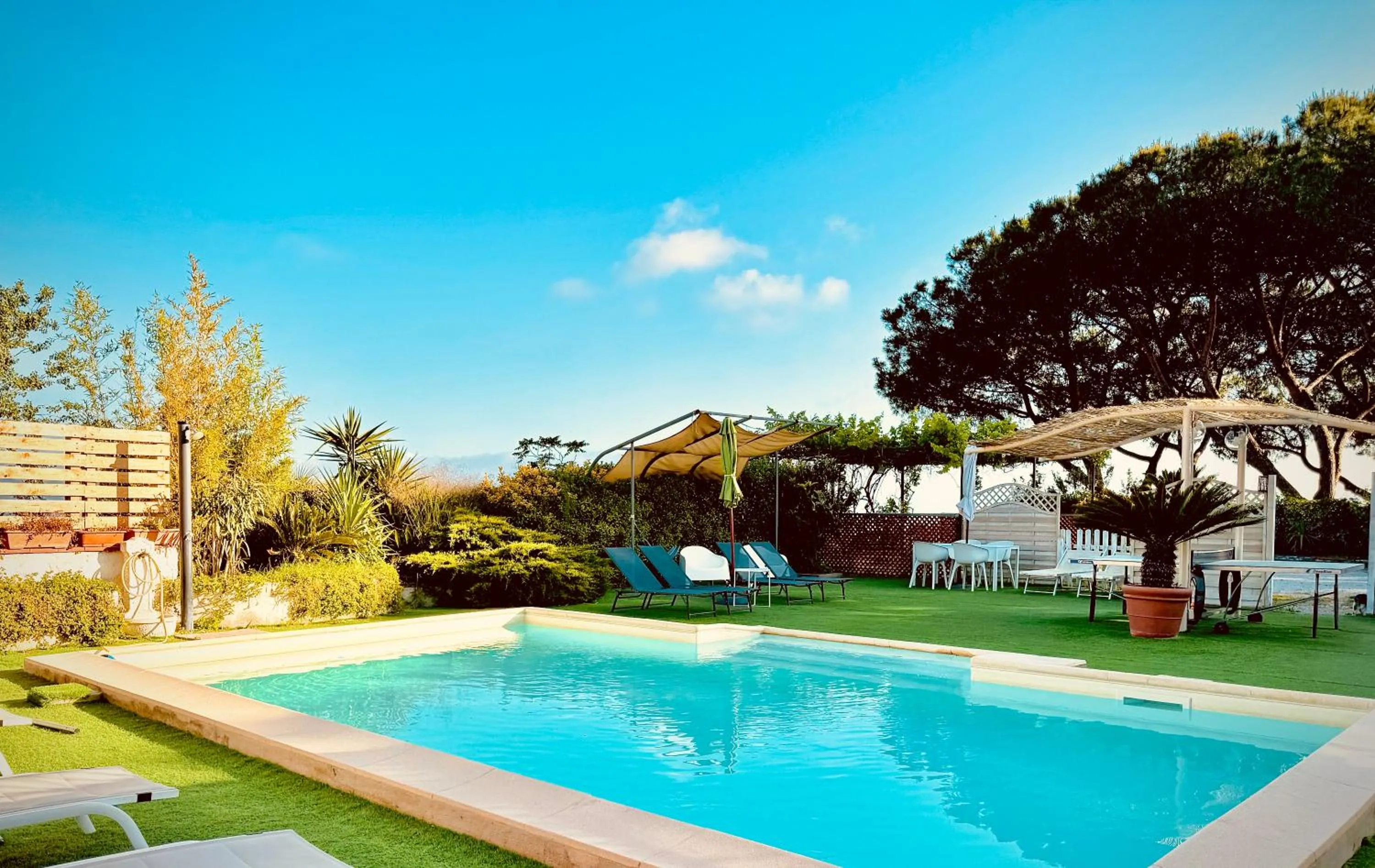 Swimming pool in B&B Iolì Vesuvio