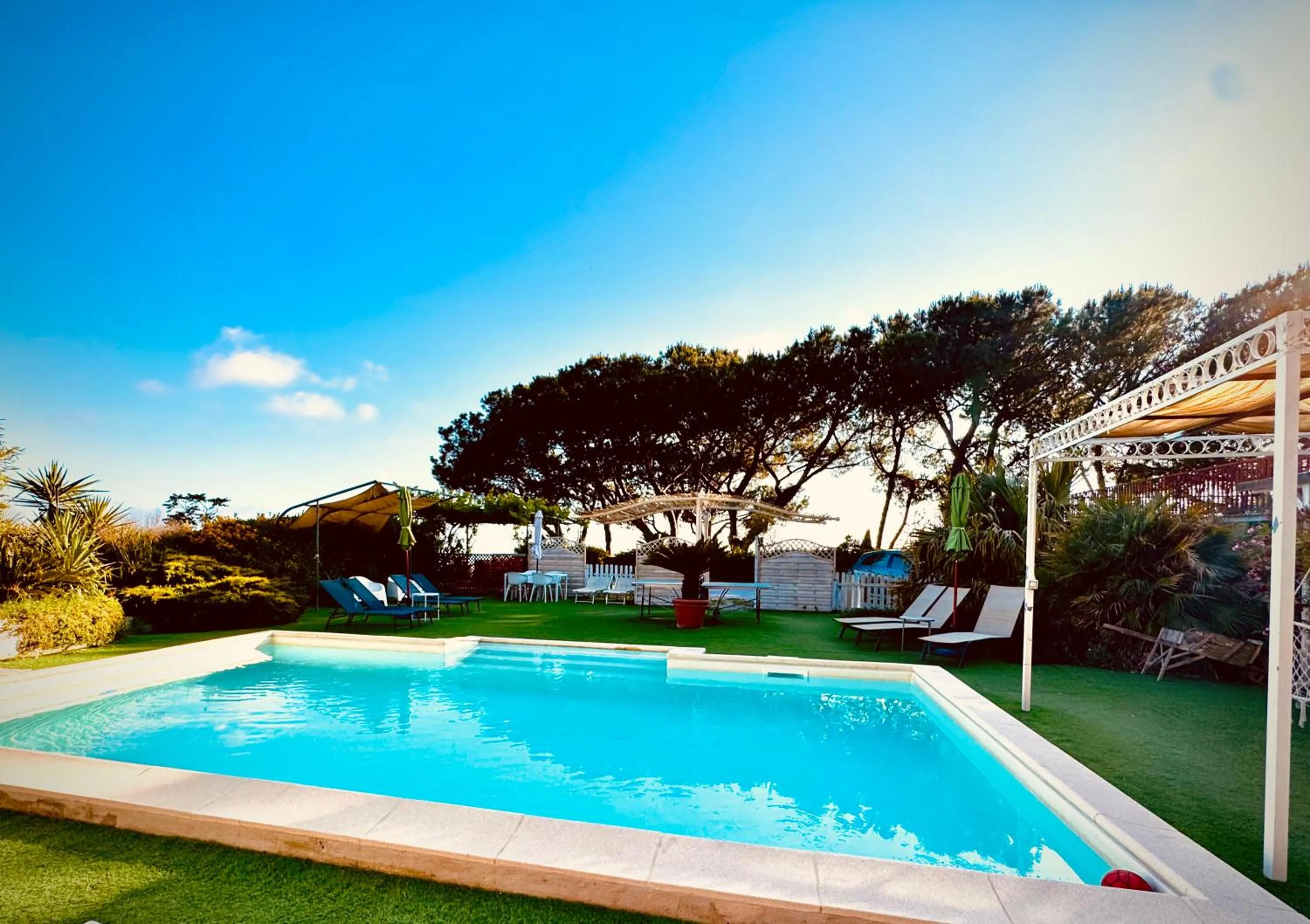 Swimming pool in B&B Iolì Vesuvio