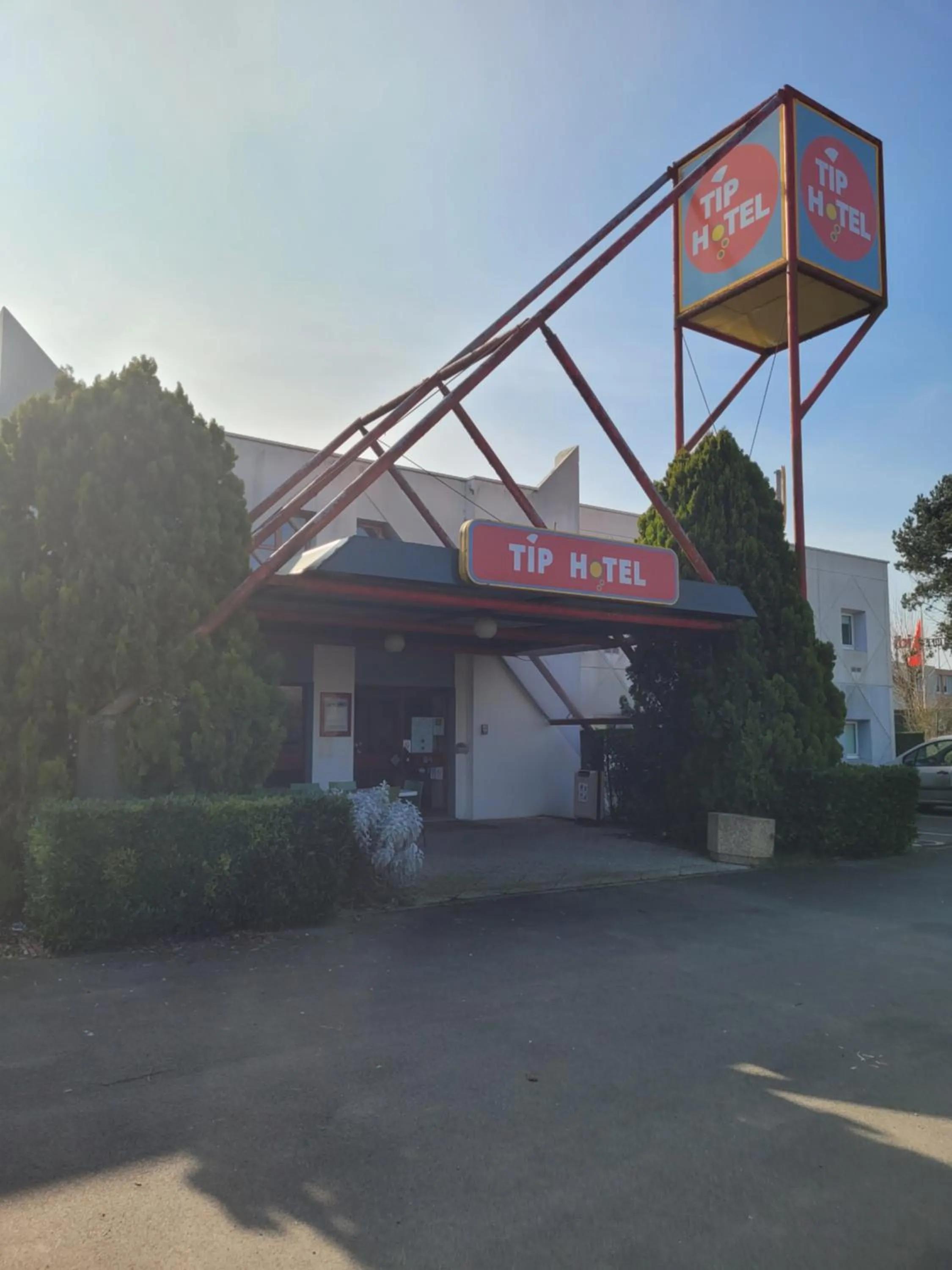 Property logo or sign in TIP HOTEL CAMBRAI ex HOTEL F1