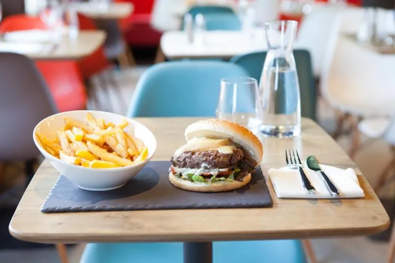 Restaurant/places to eat in TIP HOTEL CAMBRAI ex HOTEL F1