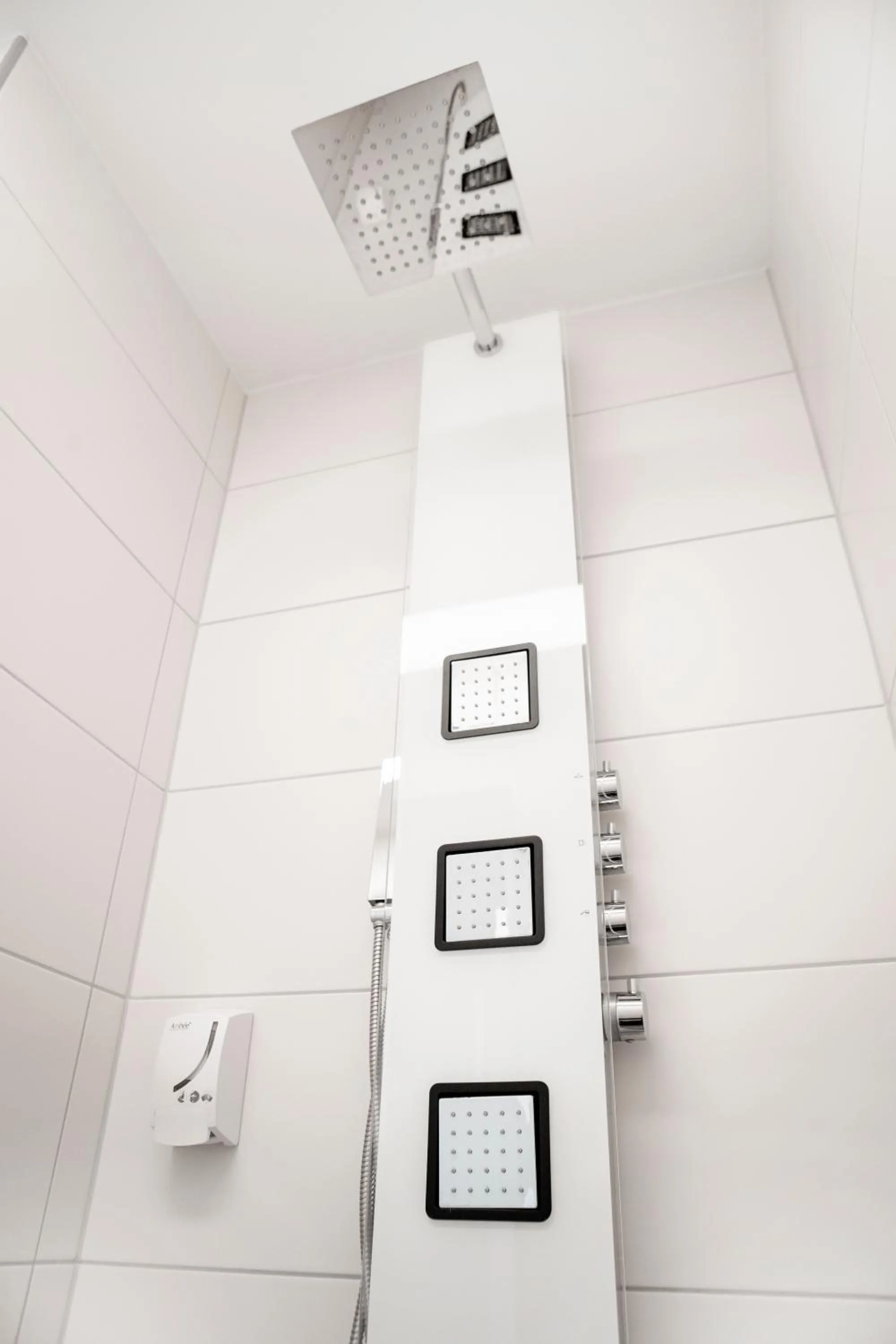 Shower in Hotel Velo