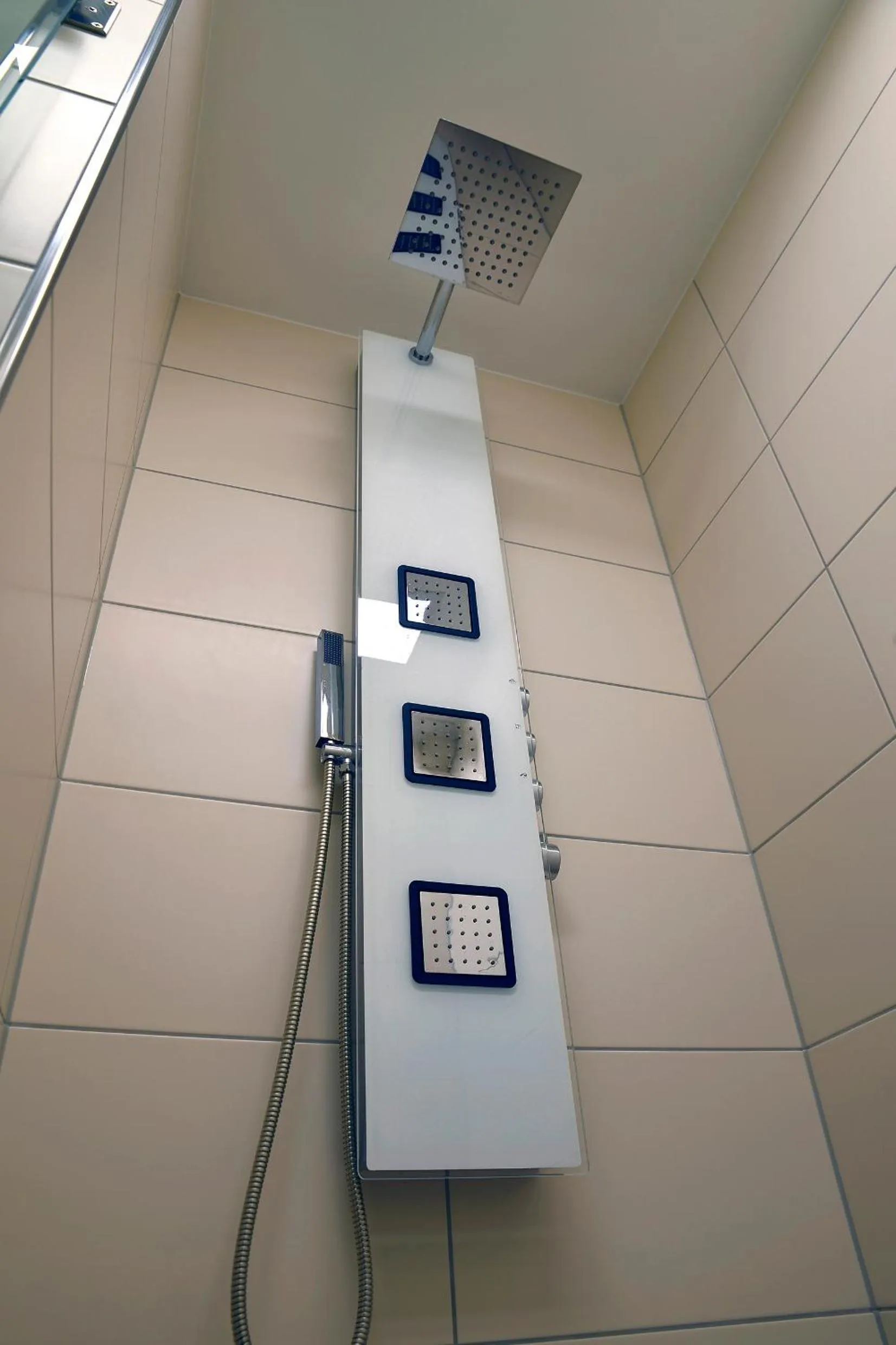 Shower in Hotel Velo