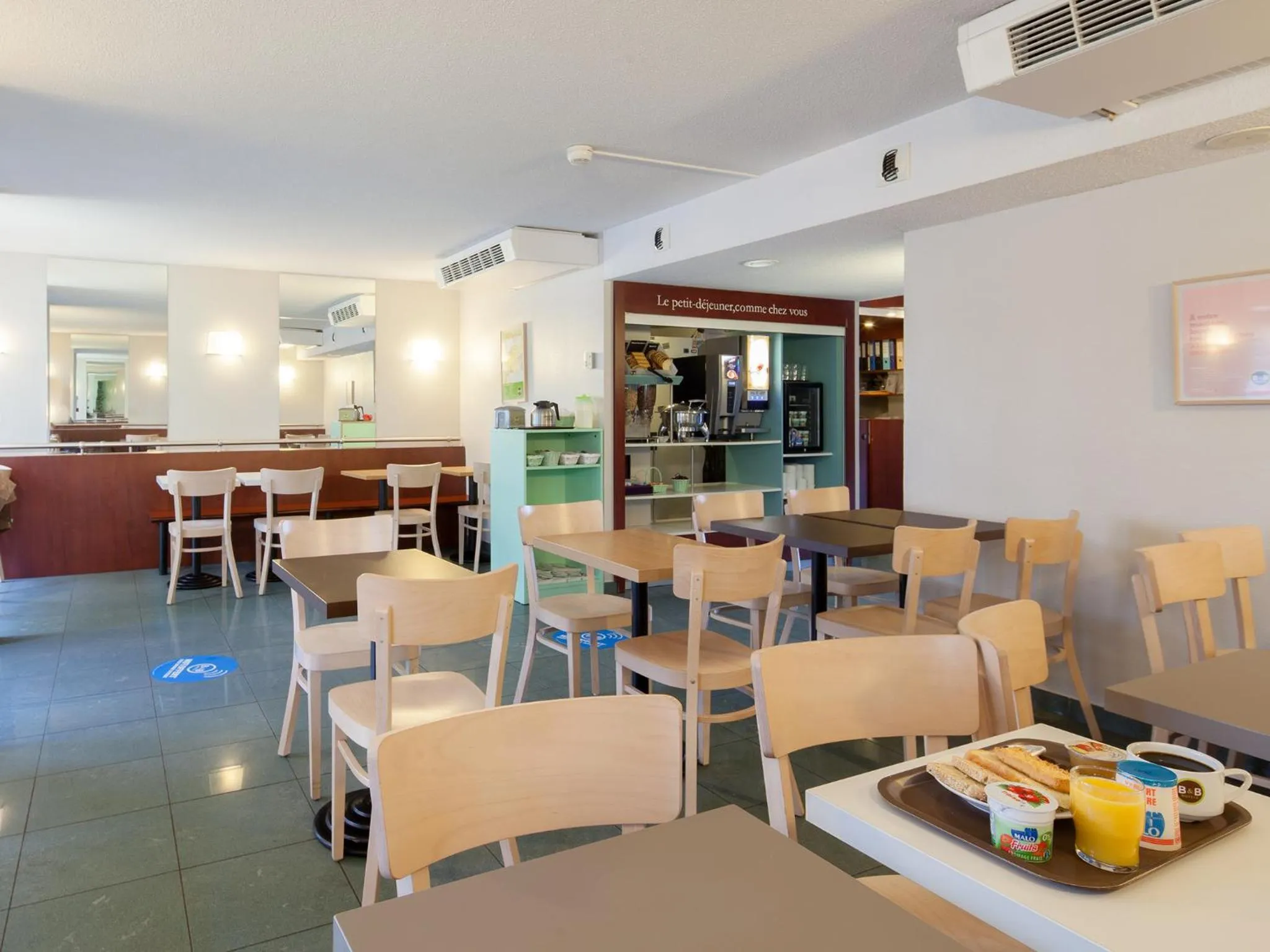 Buffet breakfast in B&B HOTEL Dieppe