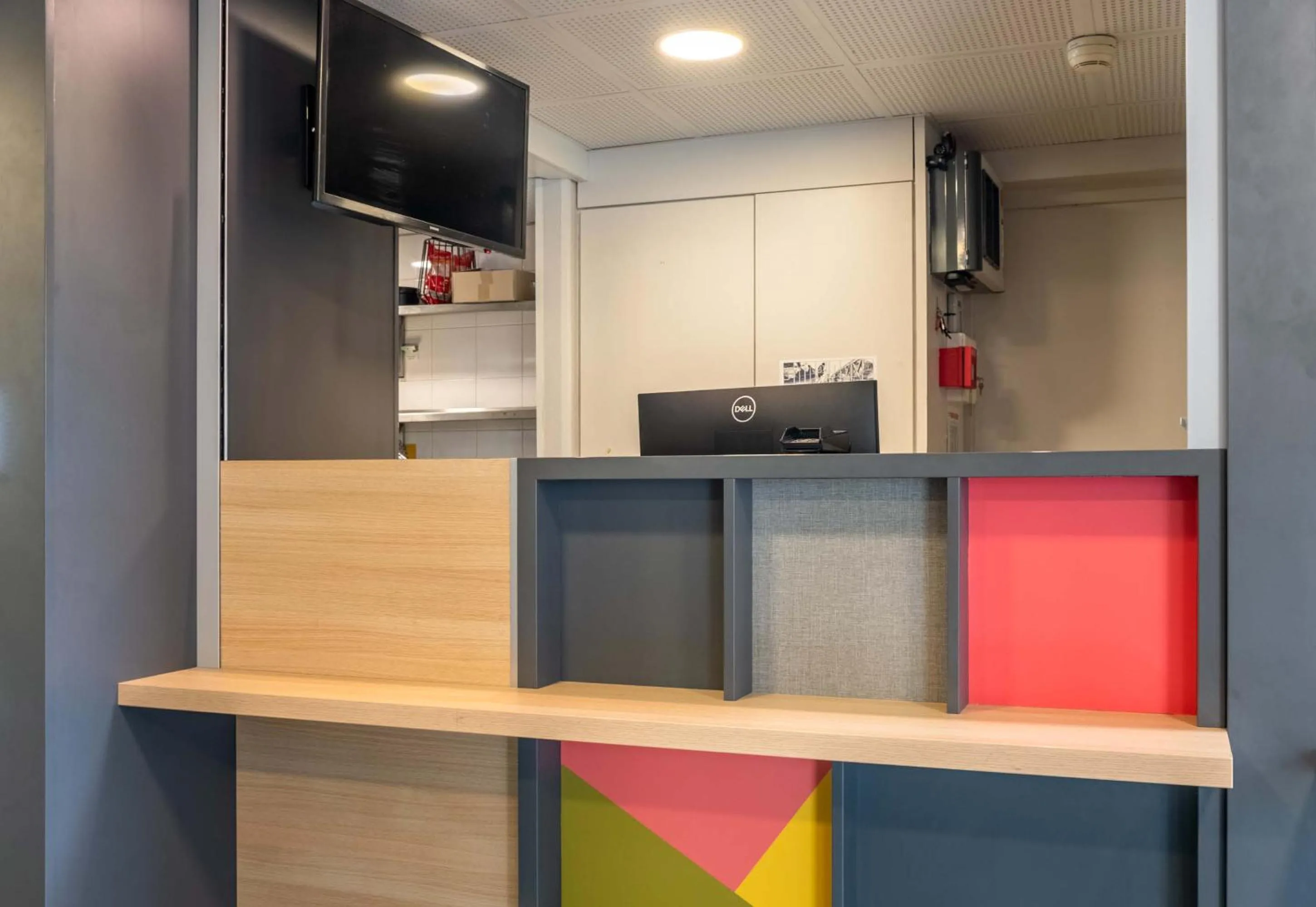 Lobby or reception in B&B HOTEL Dieppe