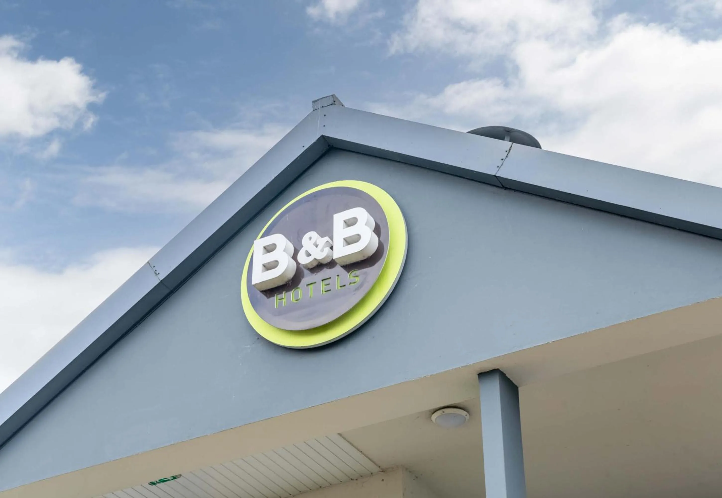 Property logo or sign in B&B HOTEL Dieppe