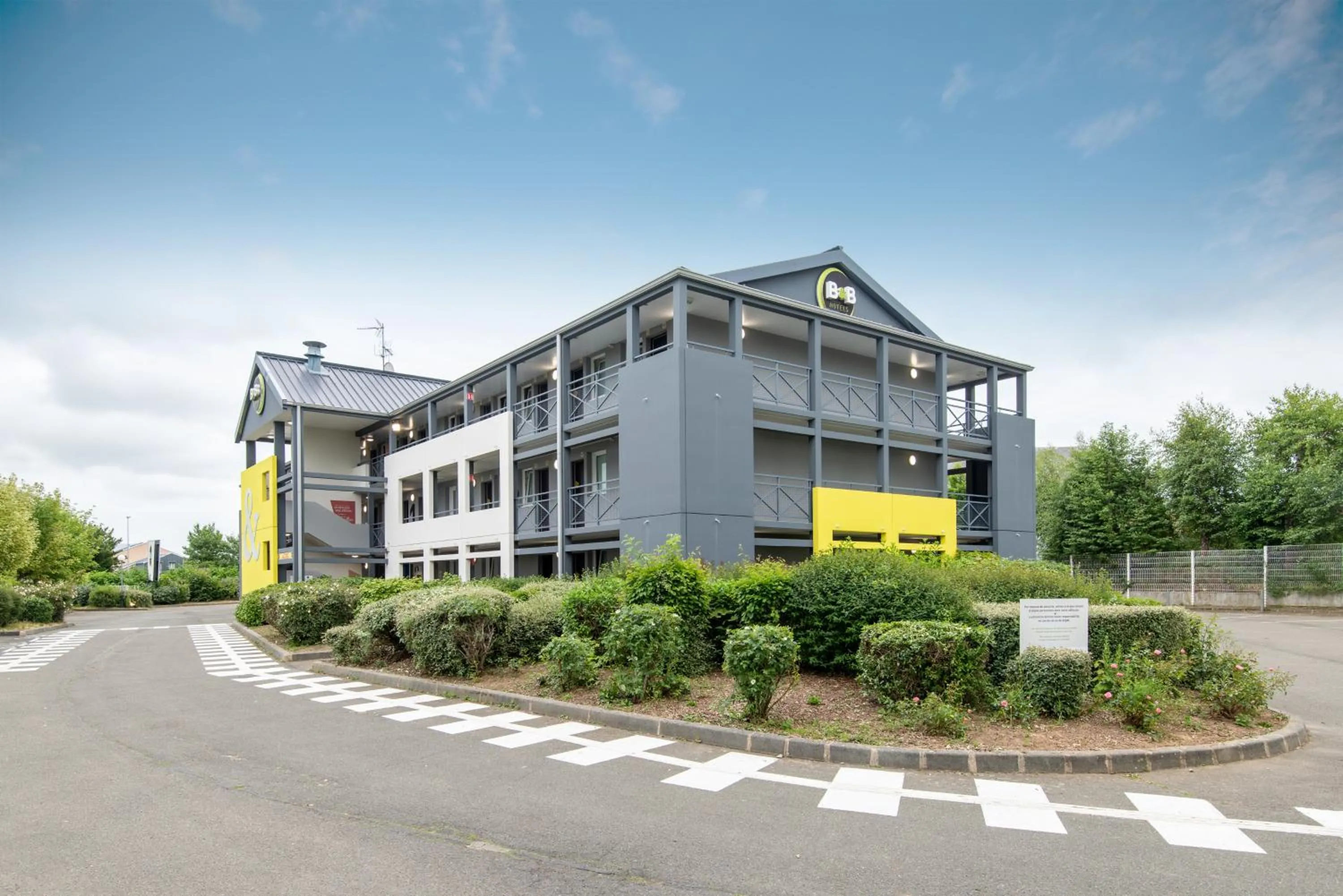 Facade/entrance in B&B HOTEL Dieppe