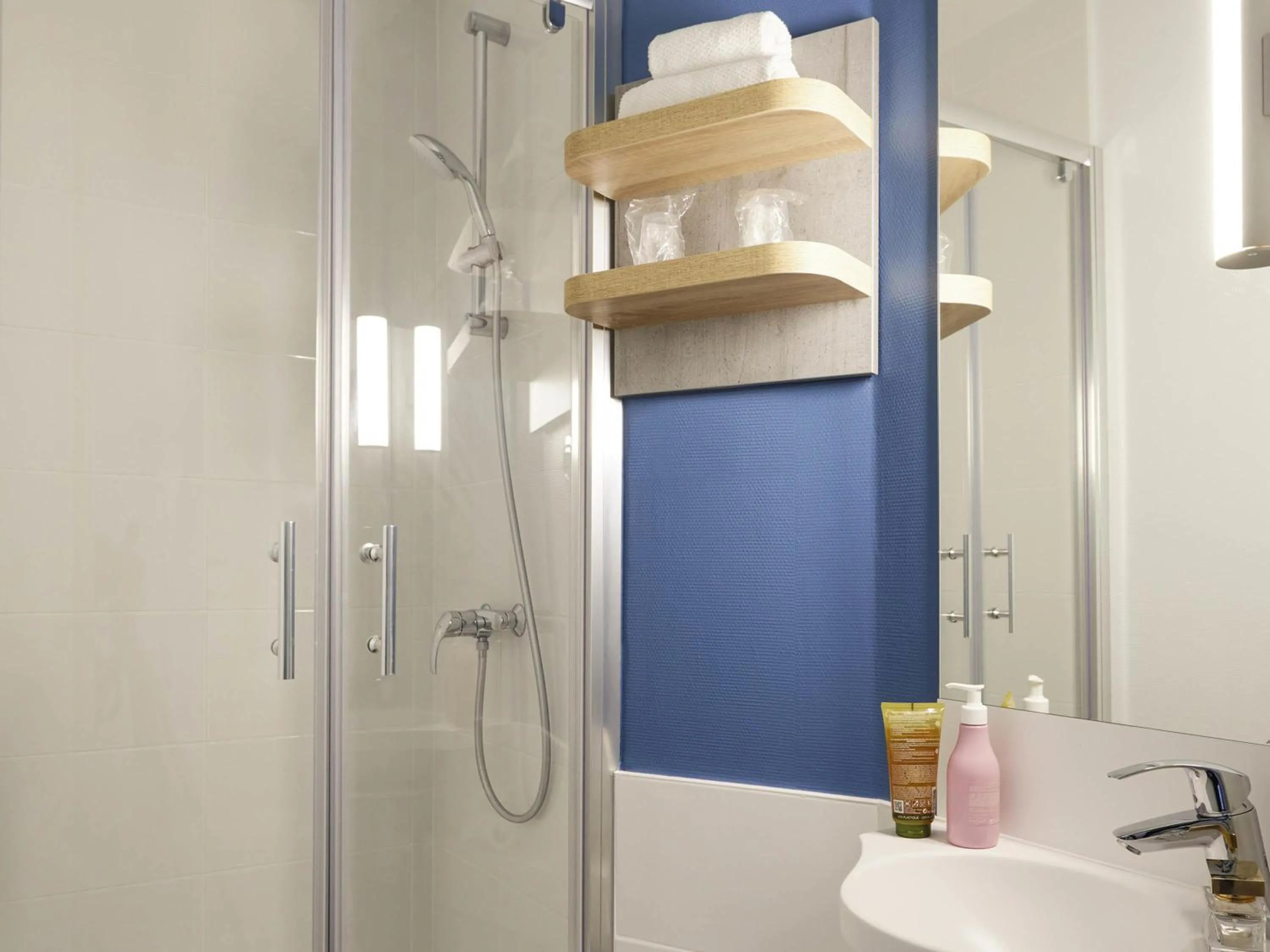 Bedroom in Ibis Budget - Lille Villeneuve D'Ascq