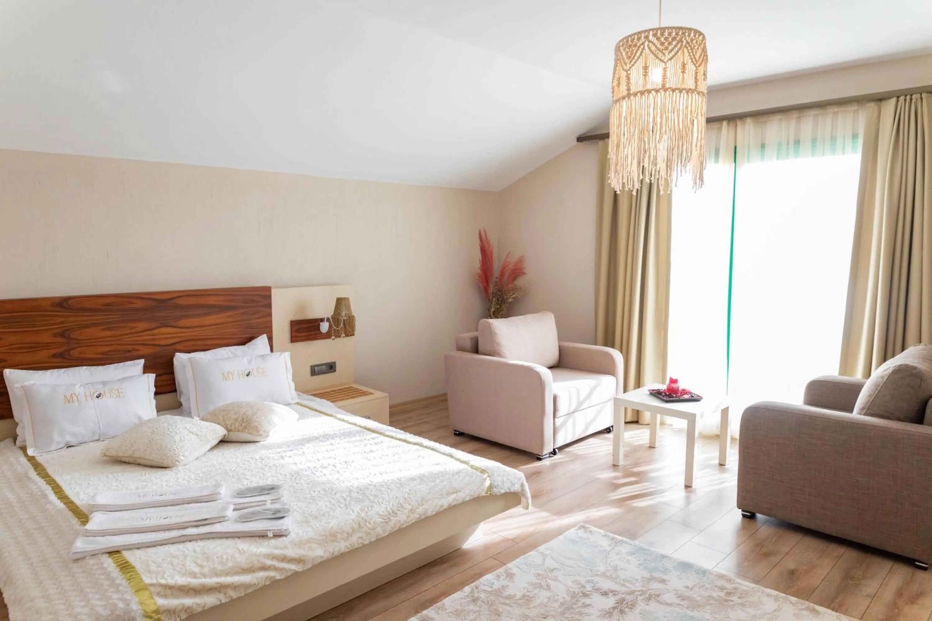 Photo of the whole room, Bed in My House Urla