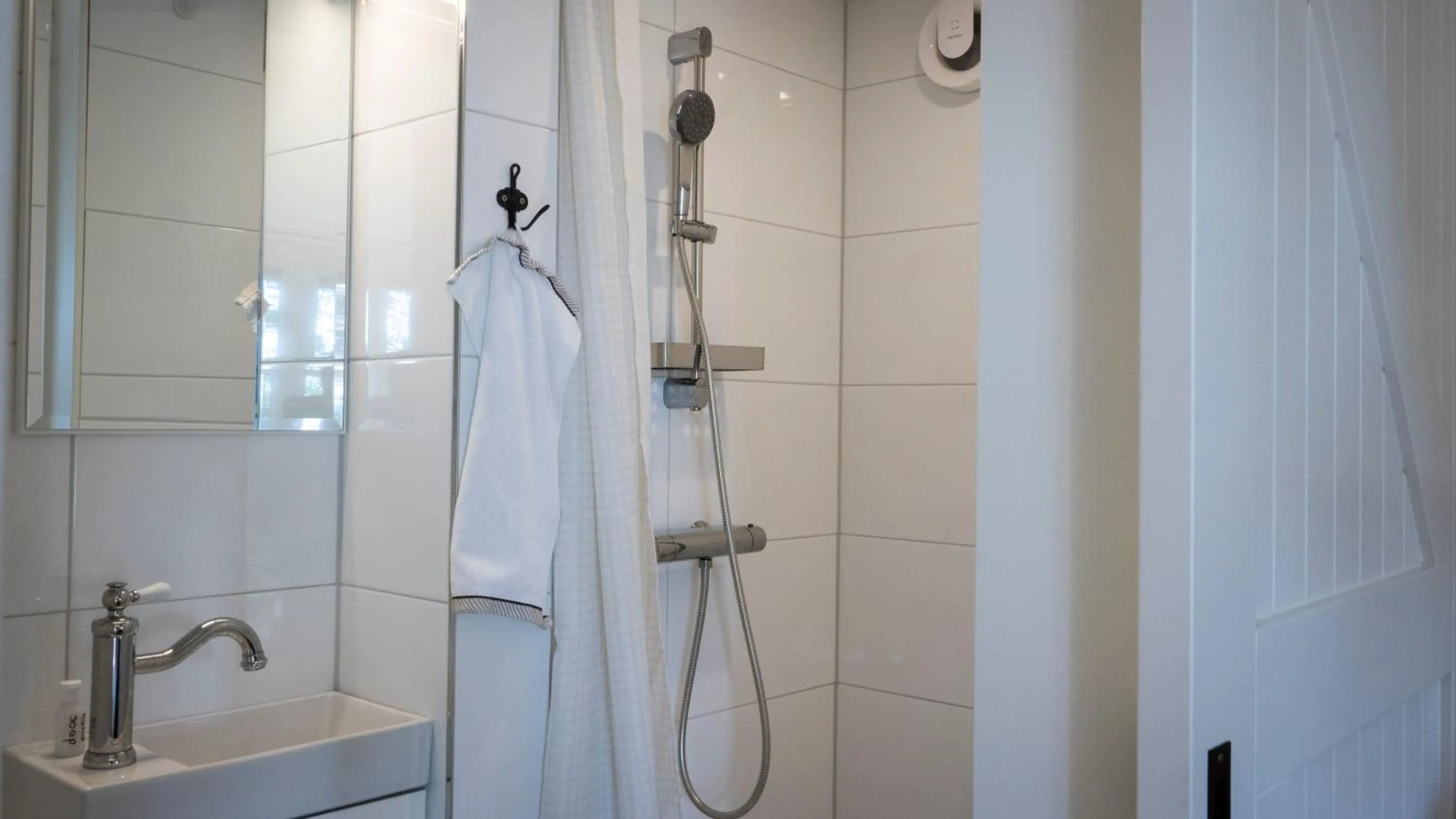 Shower in BenB Erf 9