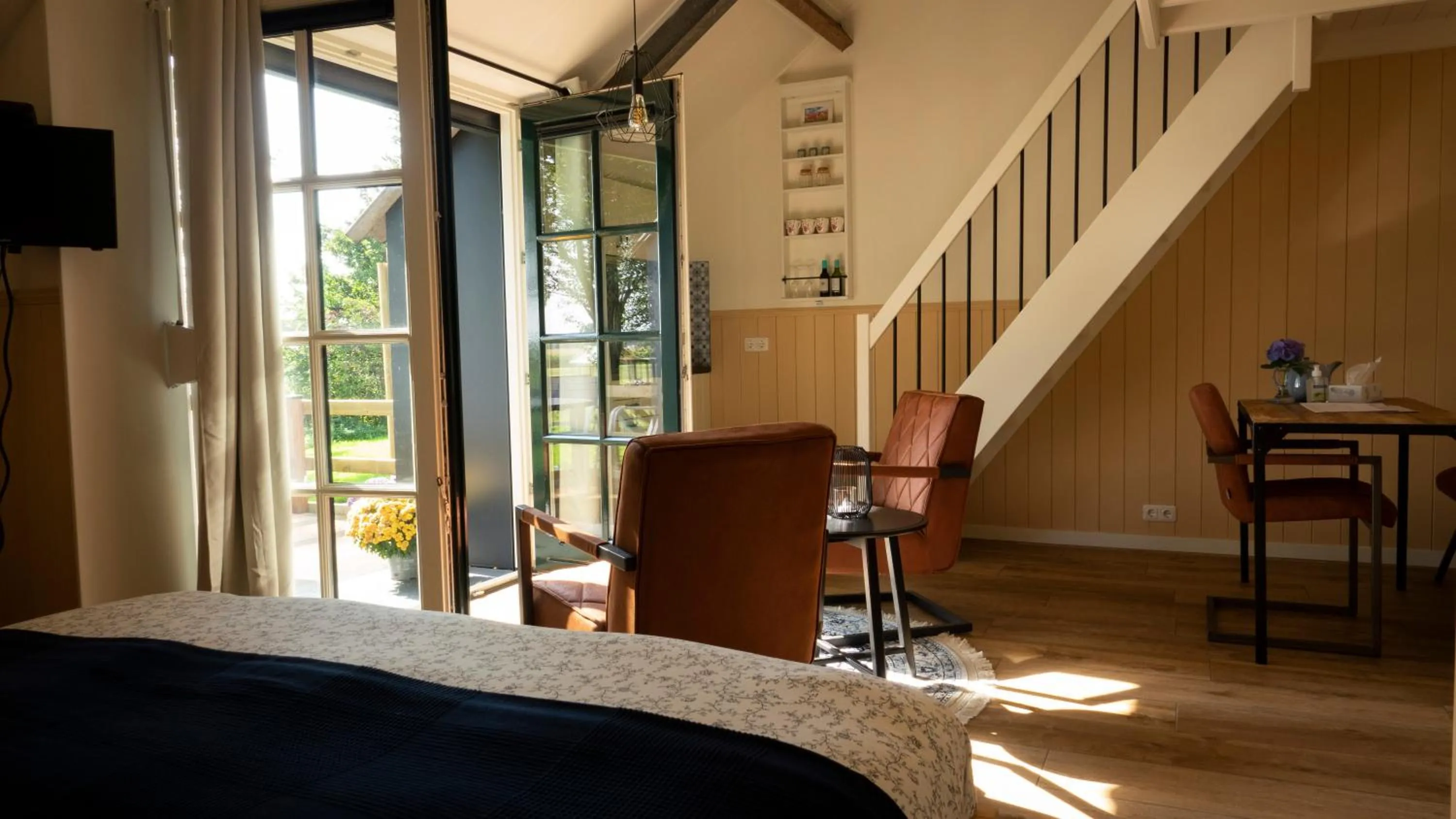 Seating area, Bed in BenB Erf 9