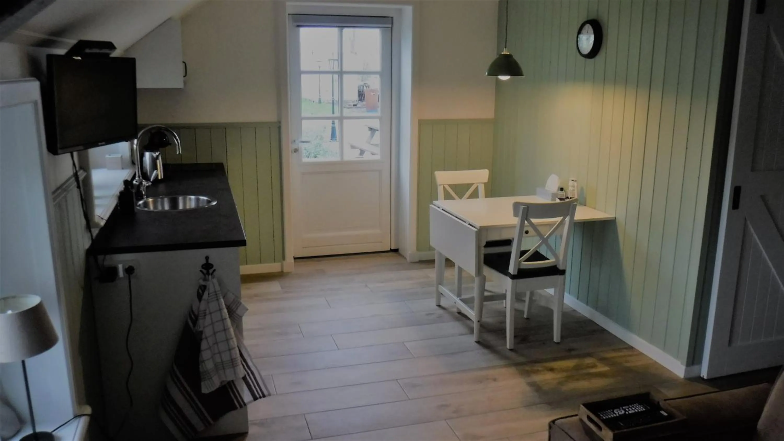 TV and multimedia in BenB Erf 9