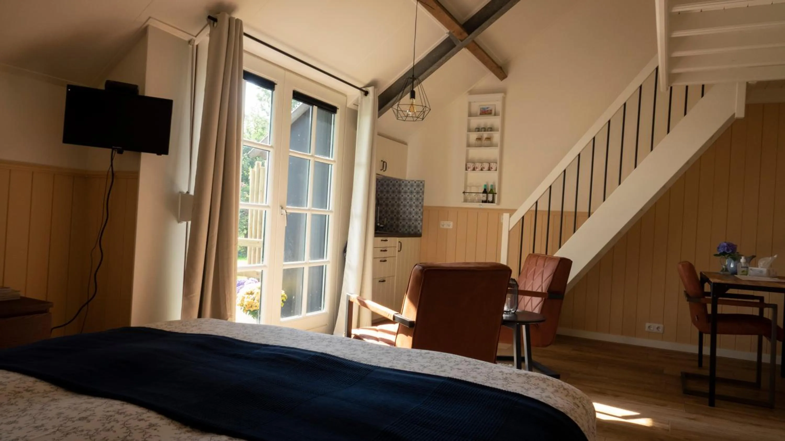 TV and multimedia, Bed in BenB Erf 9