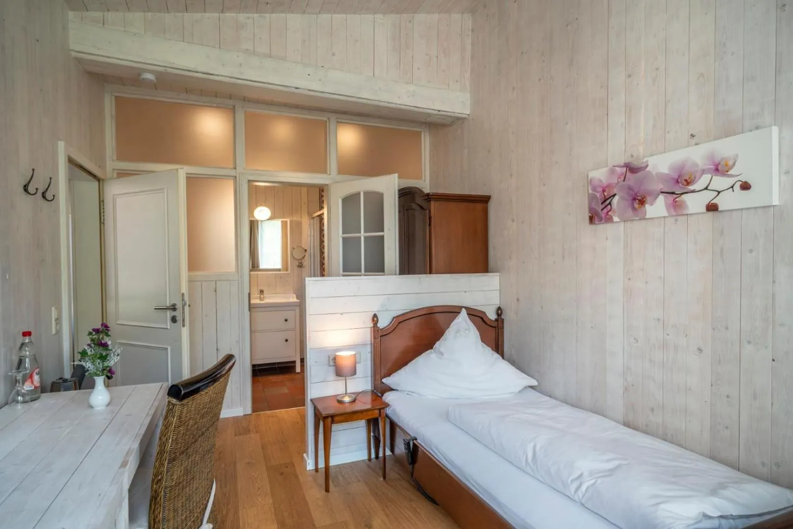 Photo of the whole room, Bed in Hotel Wellness Goldenes Fass Meißen