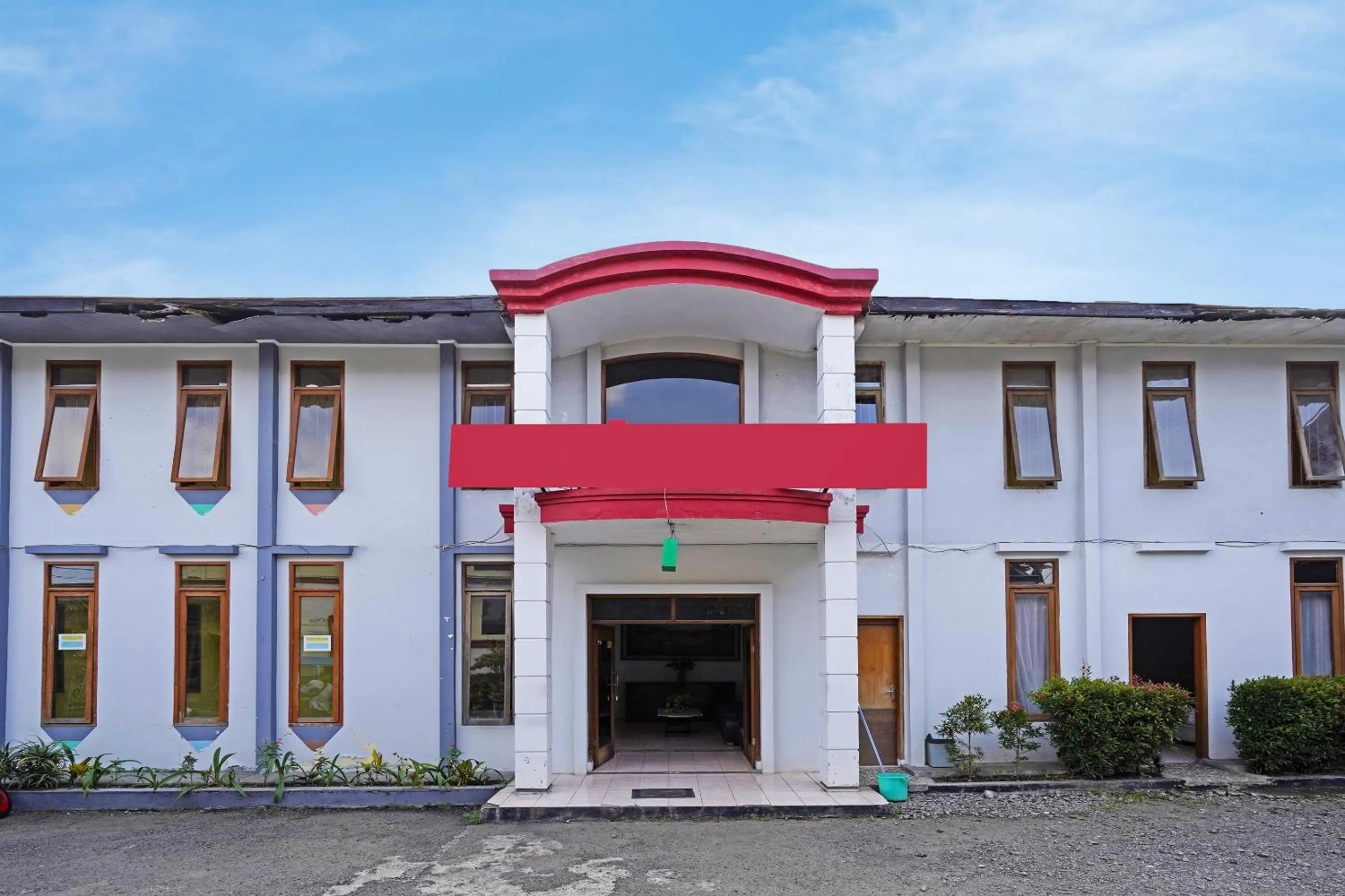 Facade/entrance in Hotel O Garden Hostel