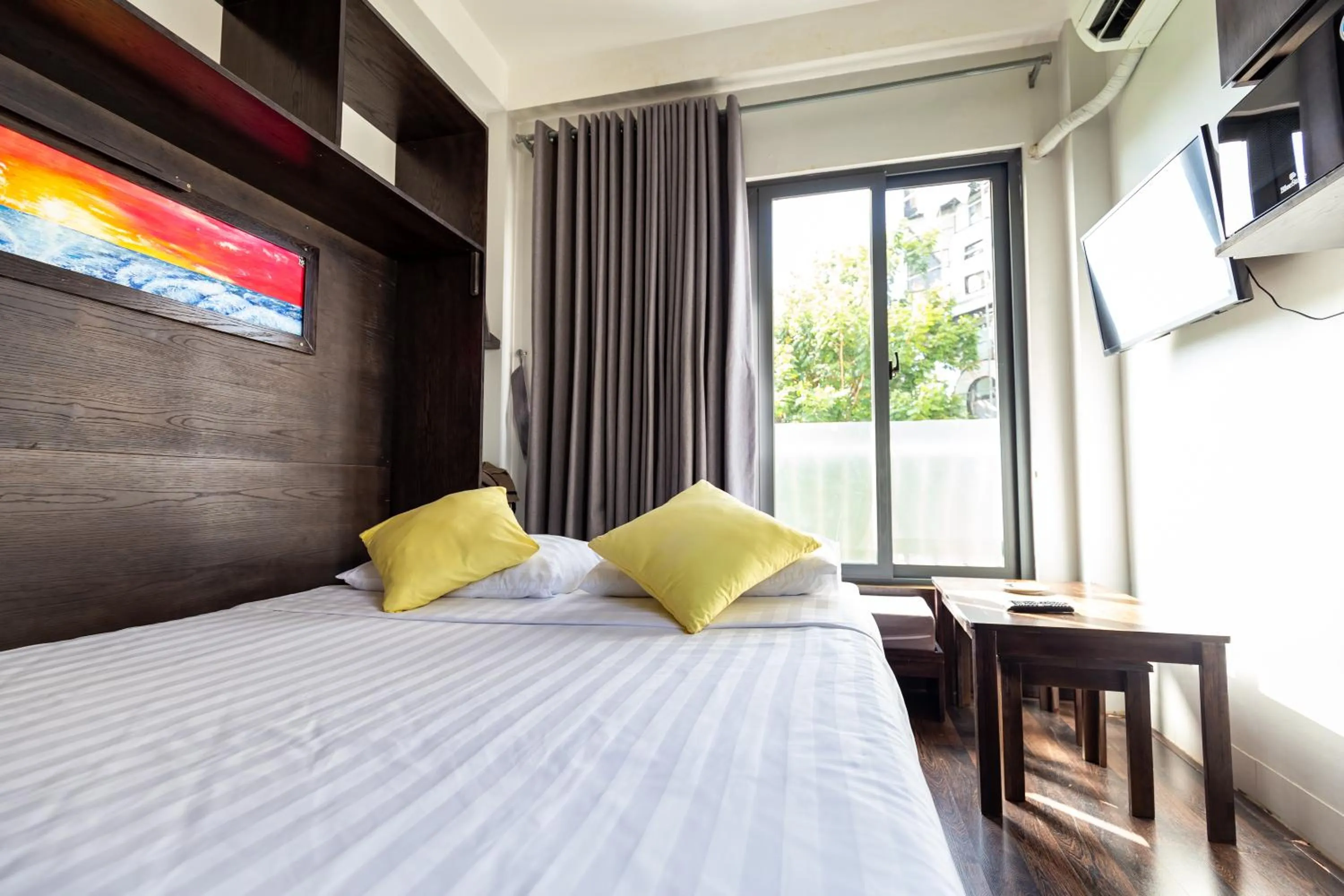 Bed in Cozy Riverview of Livinginn