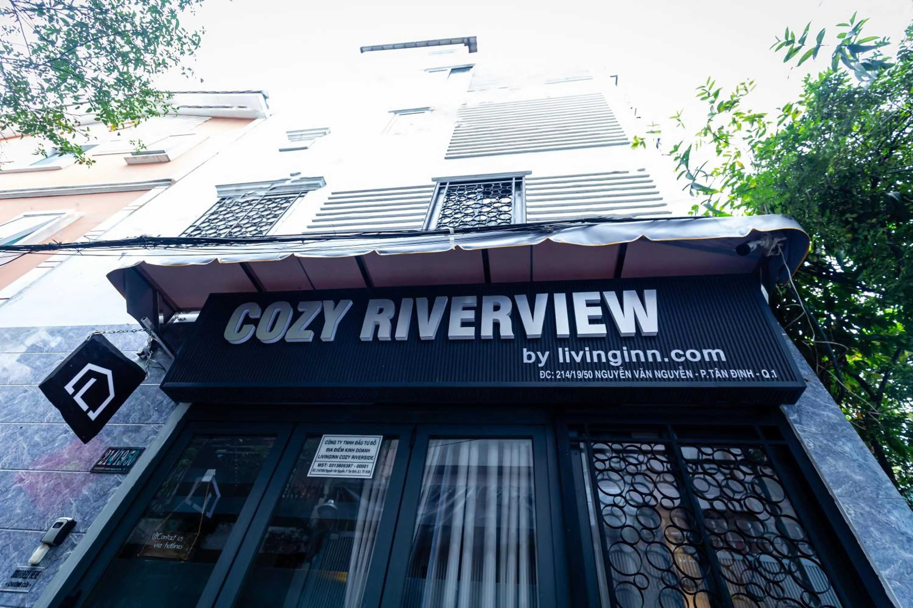 Property building in Cozy Riverview of Livinginn