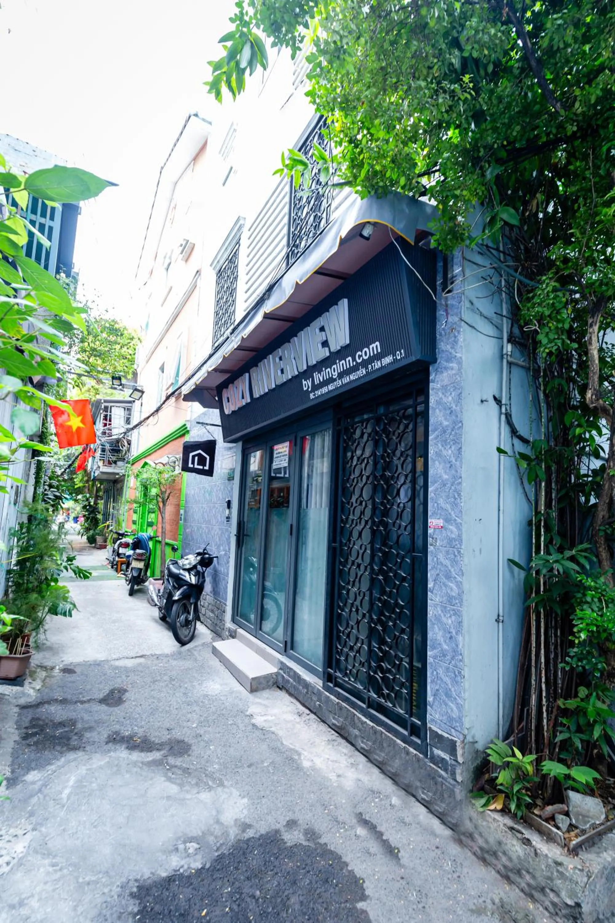 Property building in Cozy Riverview of Livinginn