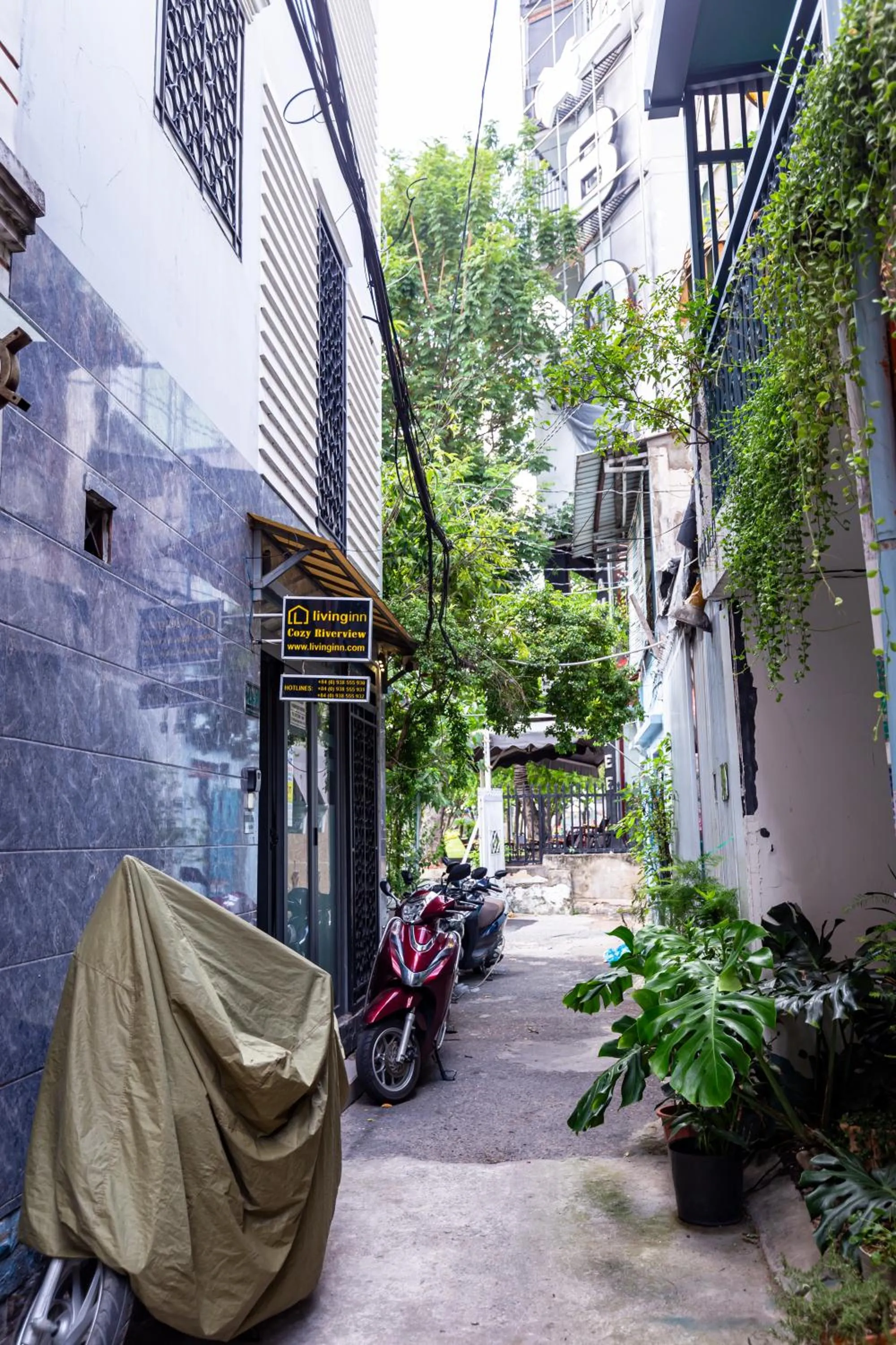 Property building in Cozy Riverview of Livinginn