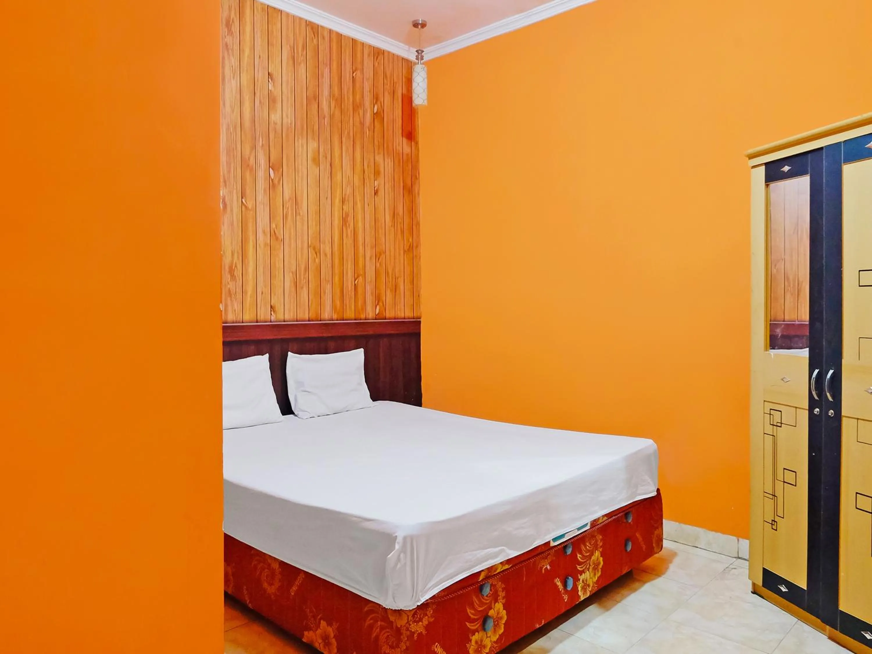 Bedroom, Bed in Wisma Seruni Palopo