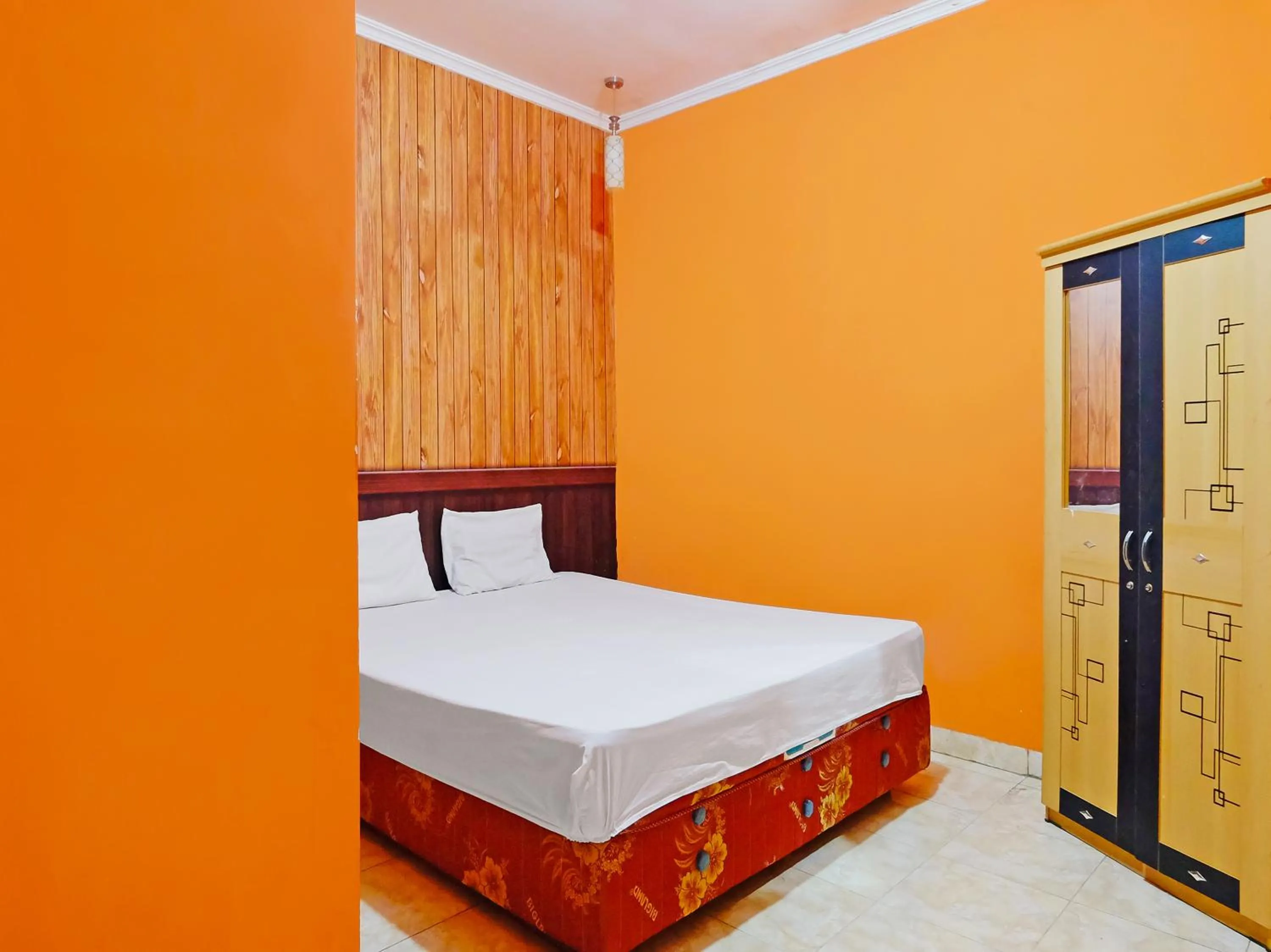 Bedroom, Bed in Wisma Seruni Palopo