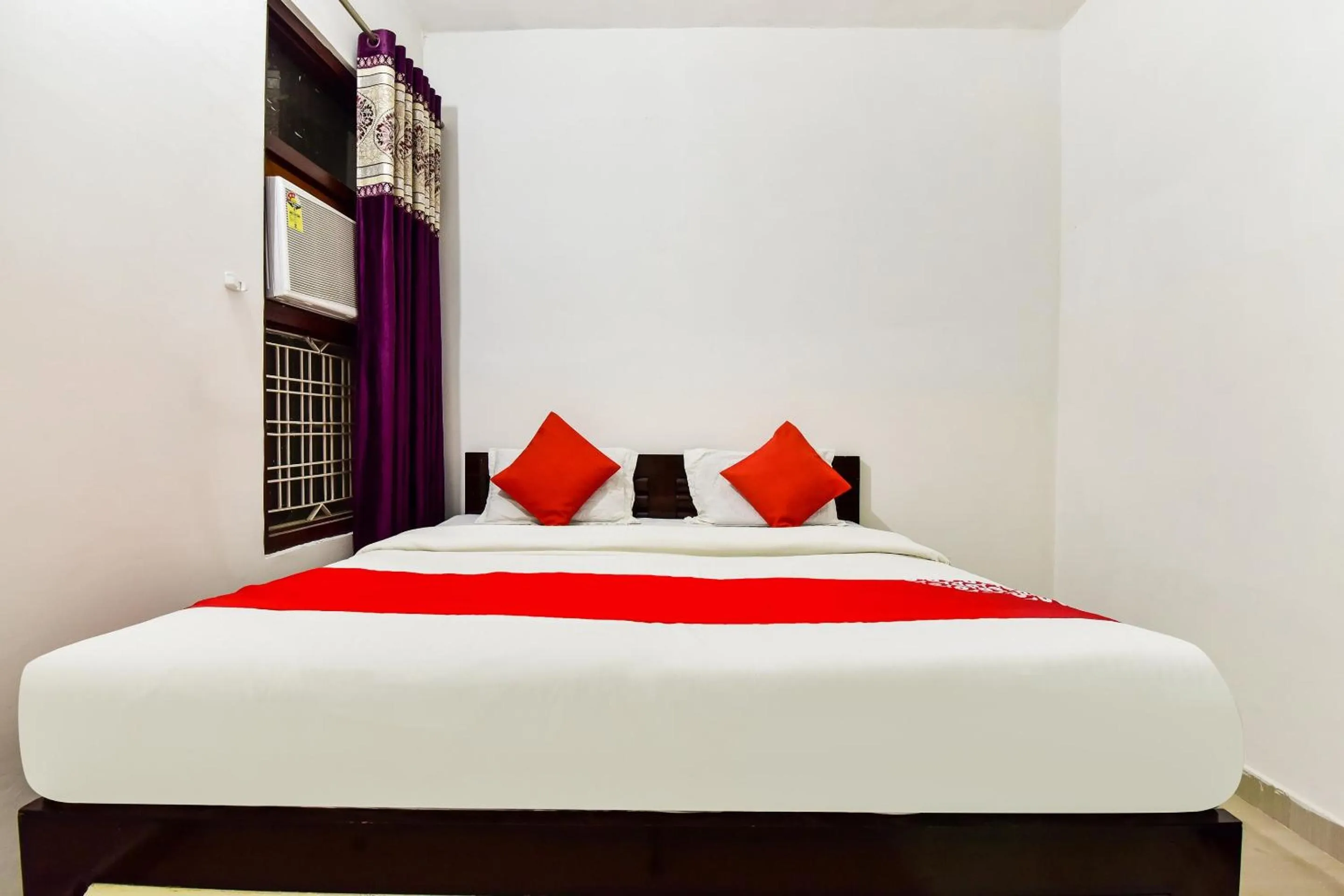 Bedroom in Hotel O White Rock