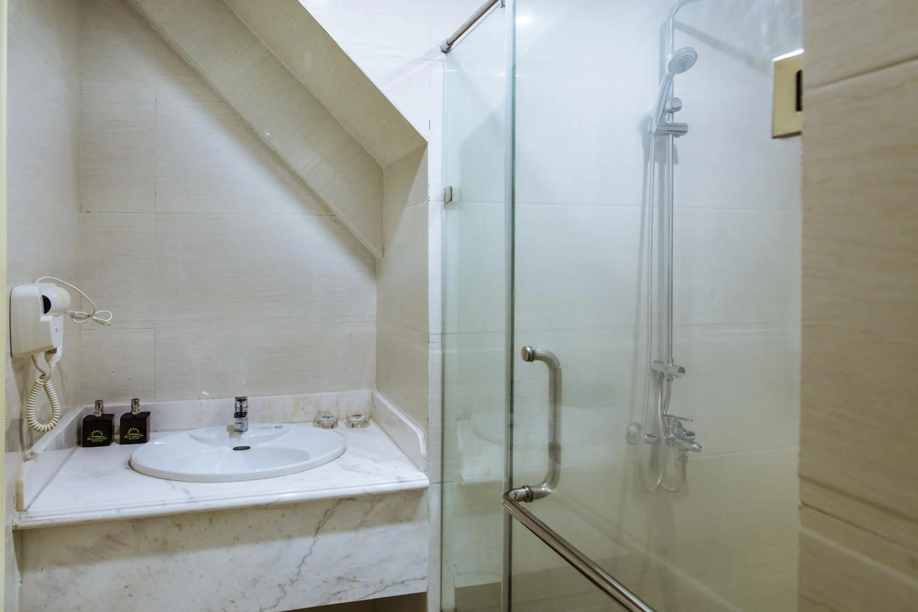 Bathroom in Sun Ha Long hotel