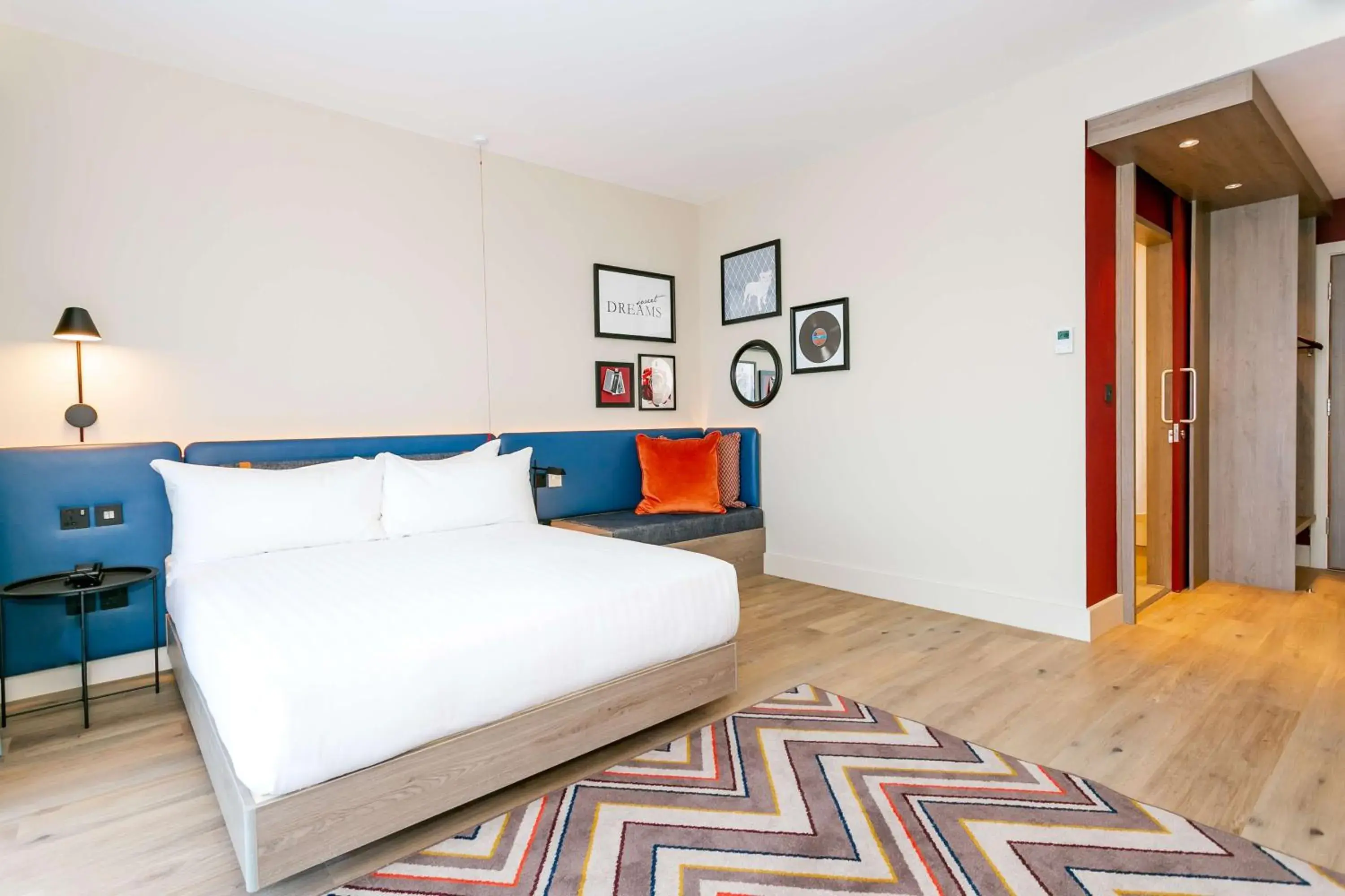 Queen Room - Mobility Access in Hampton By Hilton Blackburn Queen Room - Mobility Access in Hampton By Hilton Blackburn