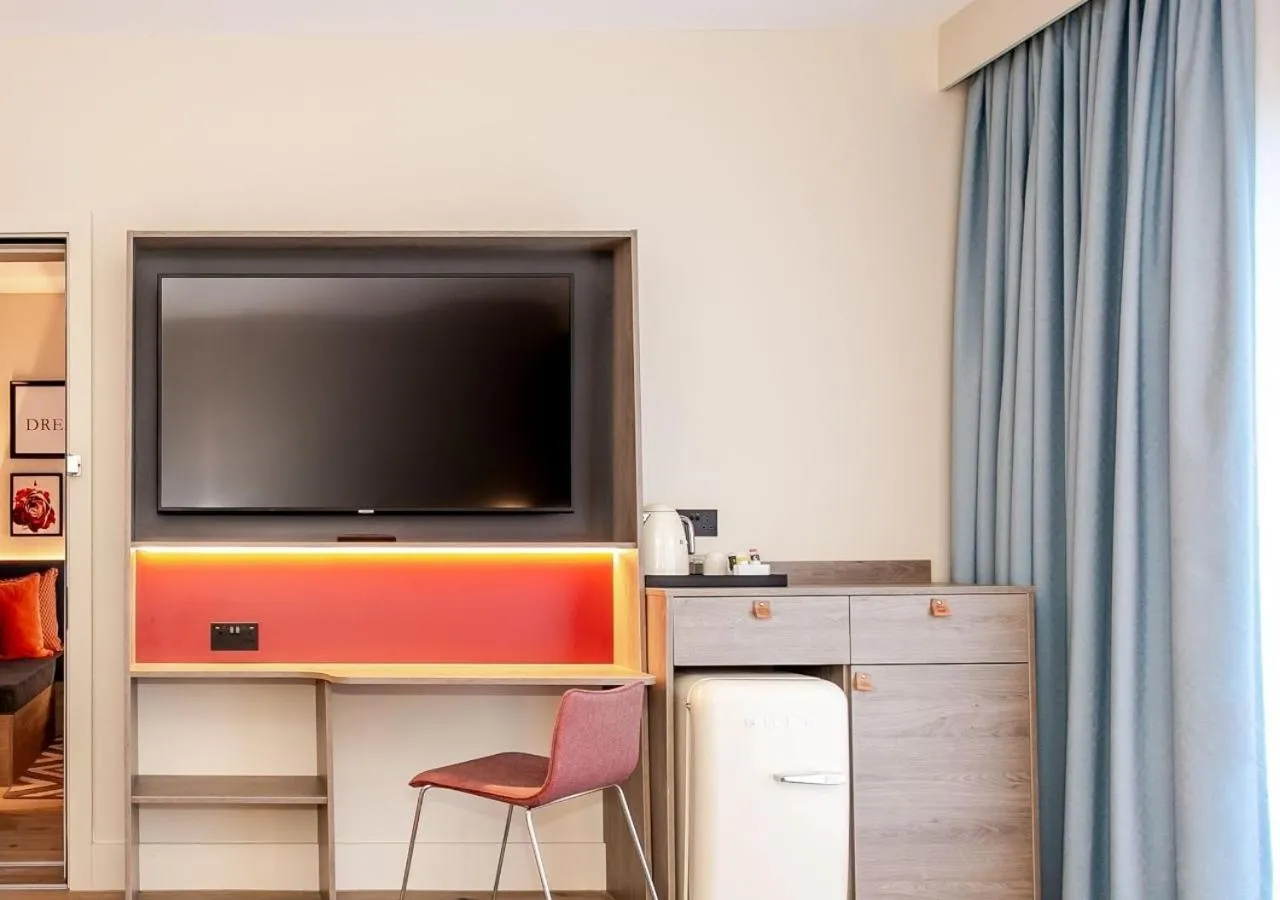 TV and multimedia in Hampton By Hilton Blackburn